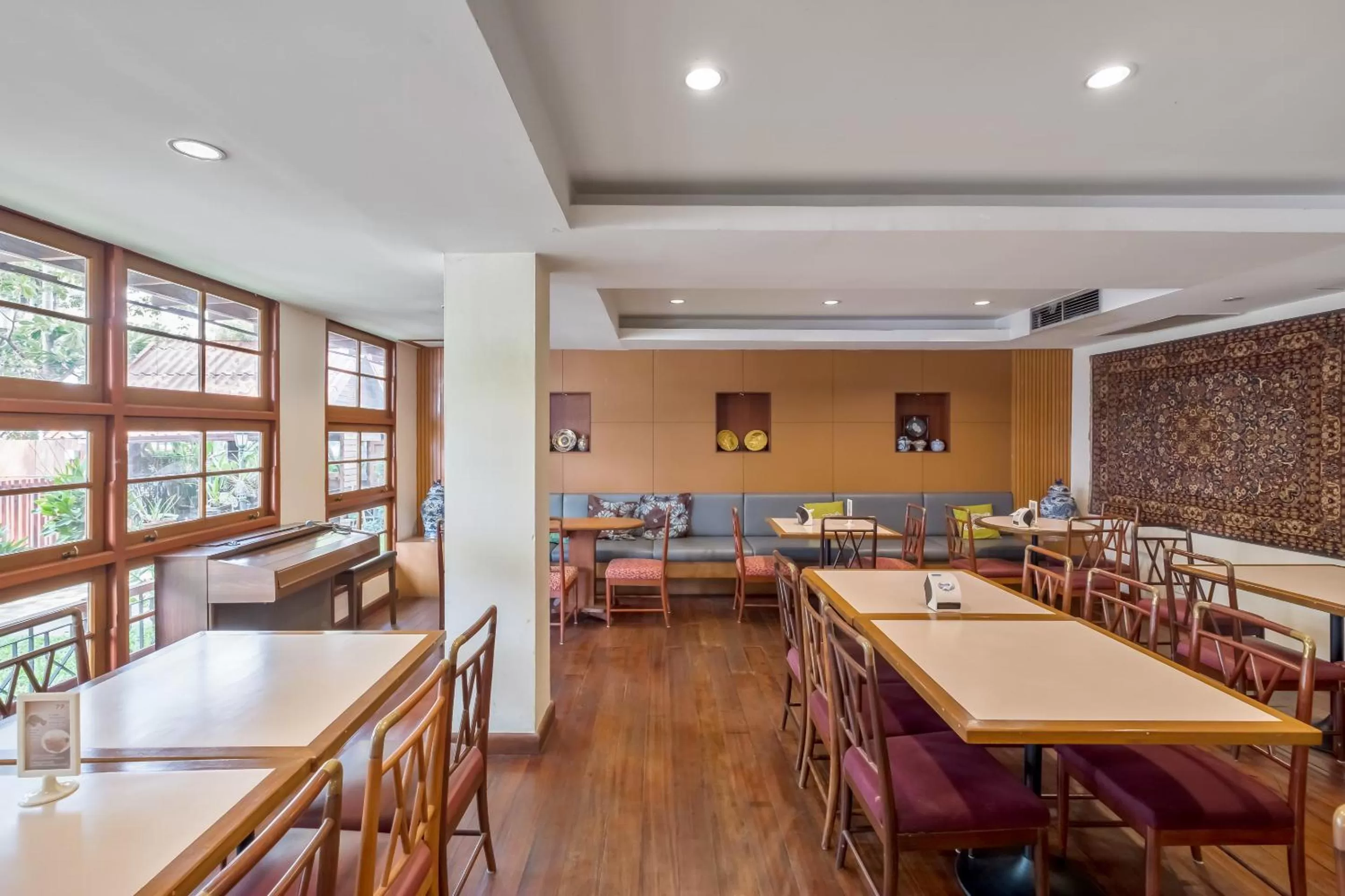 Restaurant/places to eat in JL Bangkok Hotel