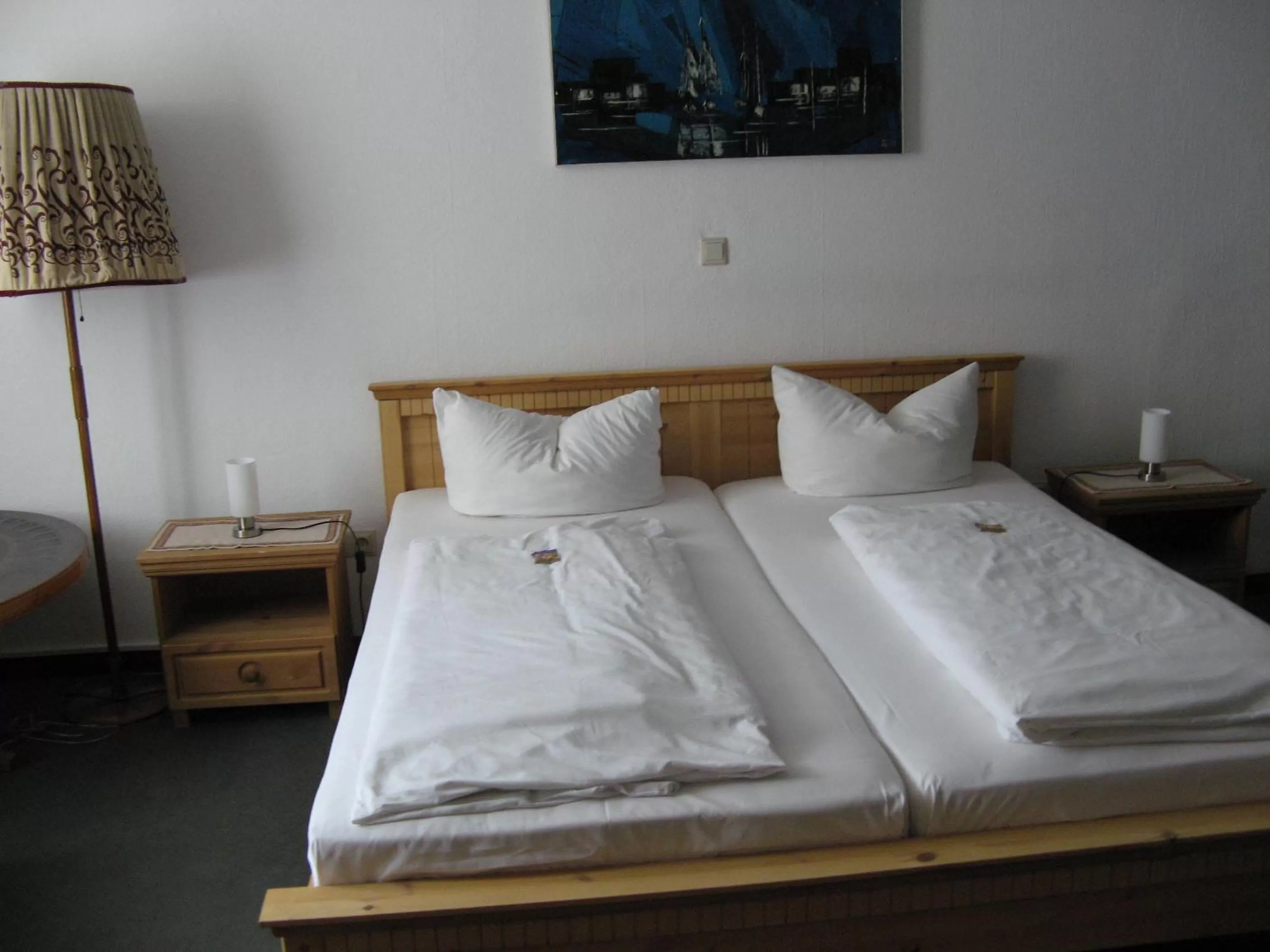 Photo of the whole room, Bed in Gasthaus Löwen