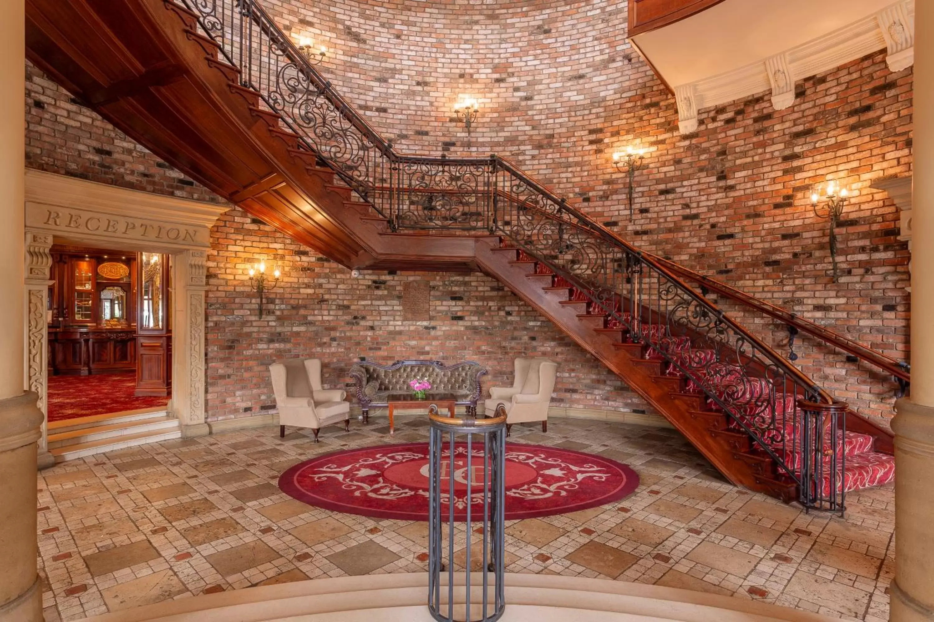 Facade/entrance in Canal Court Facade/entrance in Canal Court