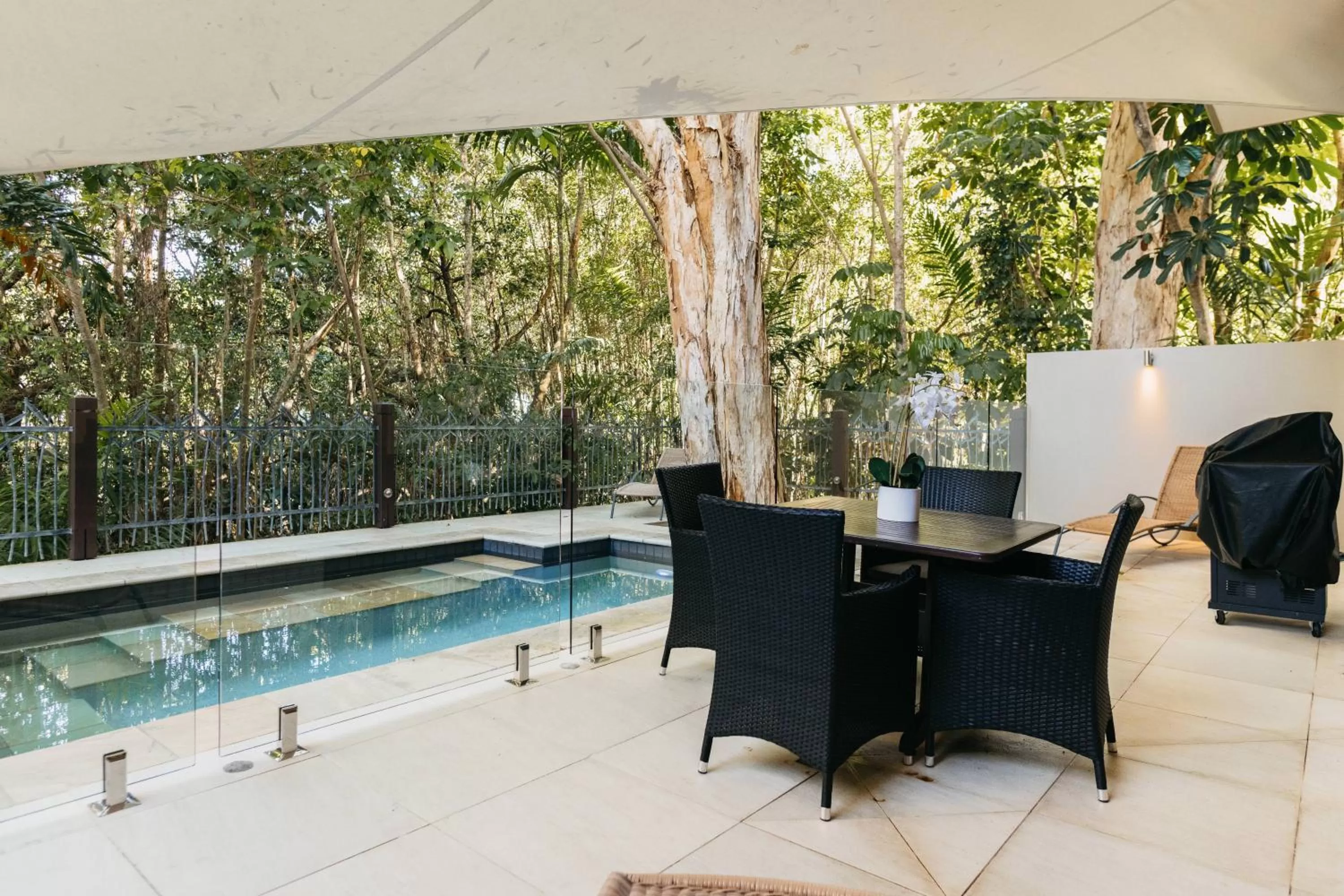 Swimming pool in Pullman Palm Cove Sea Temple Resort & Spa