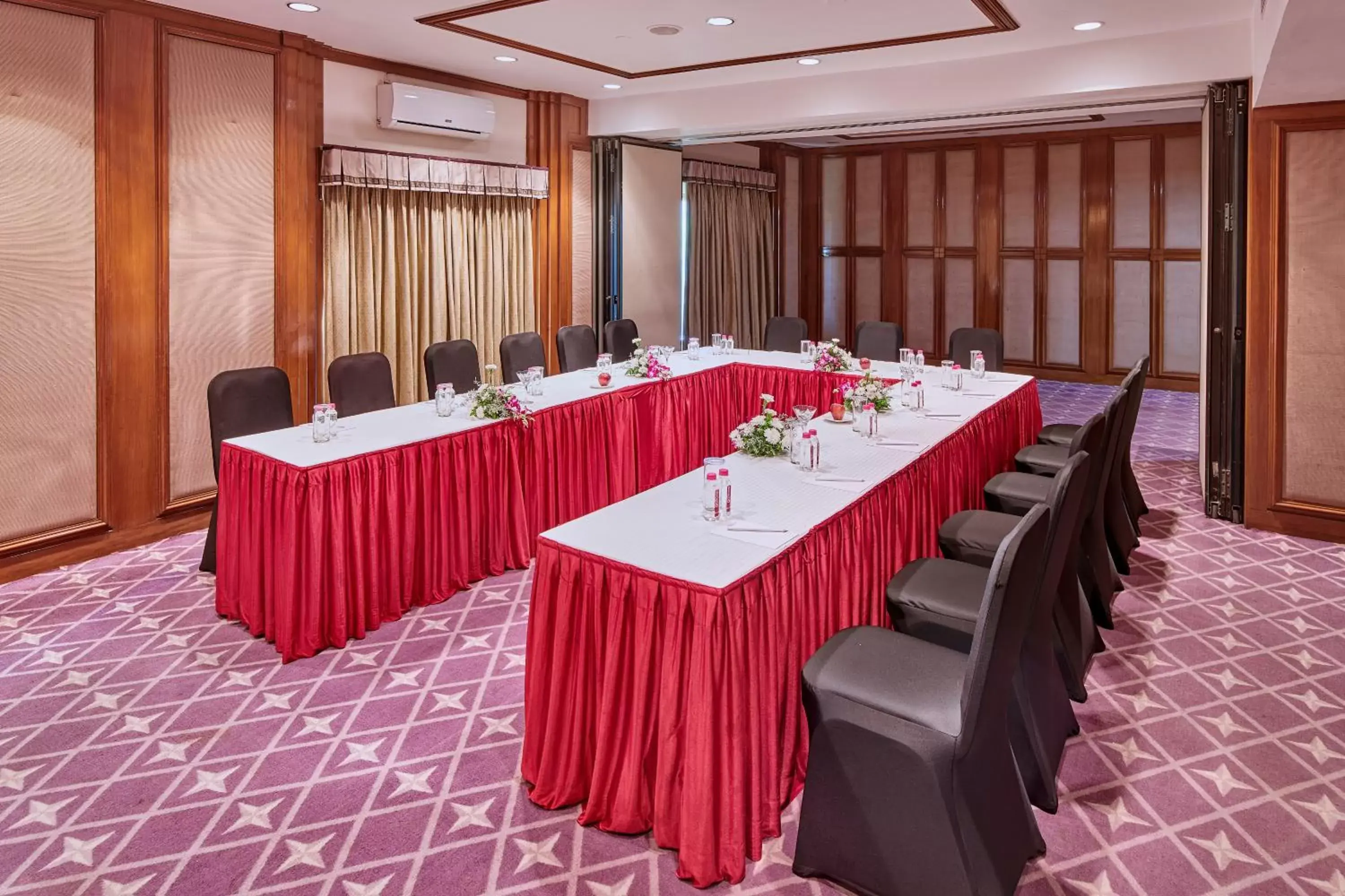 Banquet/Function facilities in The Ummed Ahmedabad Airport