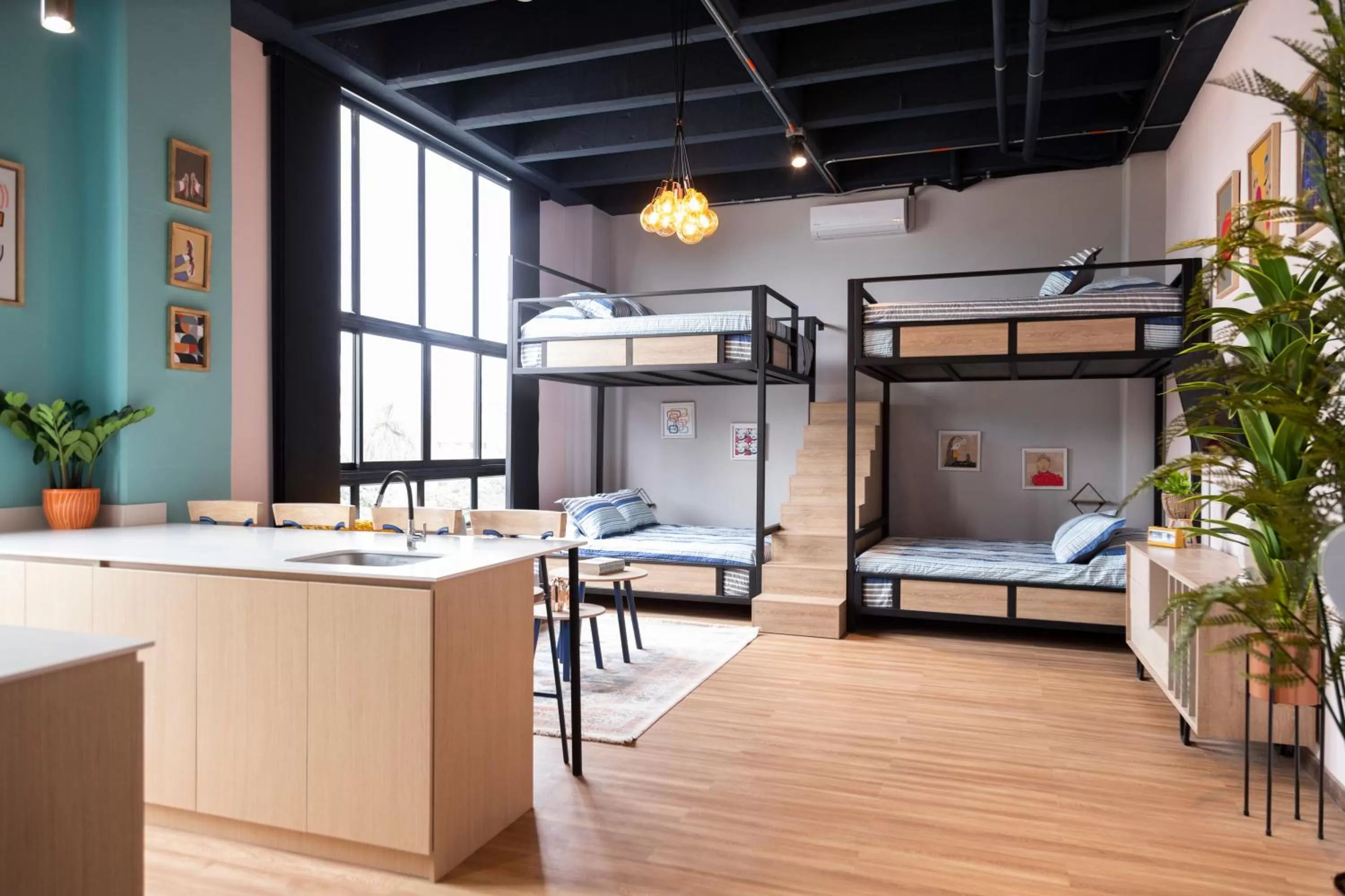 Photo of the whole room, Bed in Royal Living Poblado