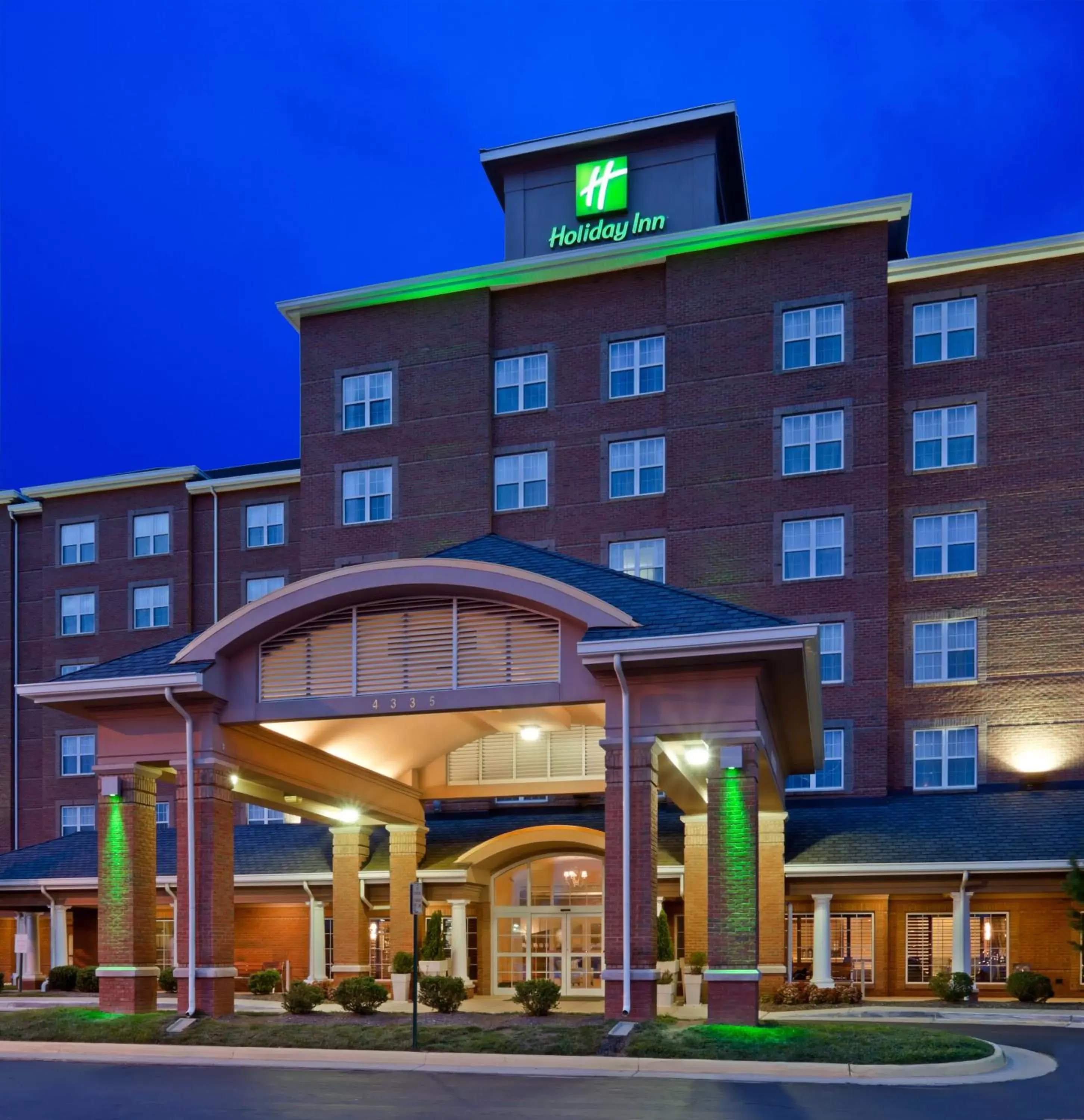 Property Building in Holiday Inn Chantilly-Dulles Expo Airport, an IHG Hotel