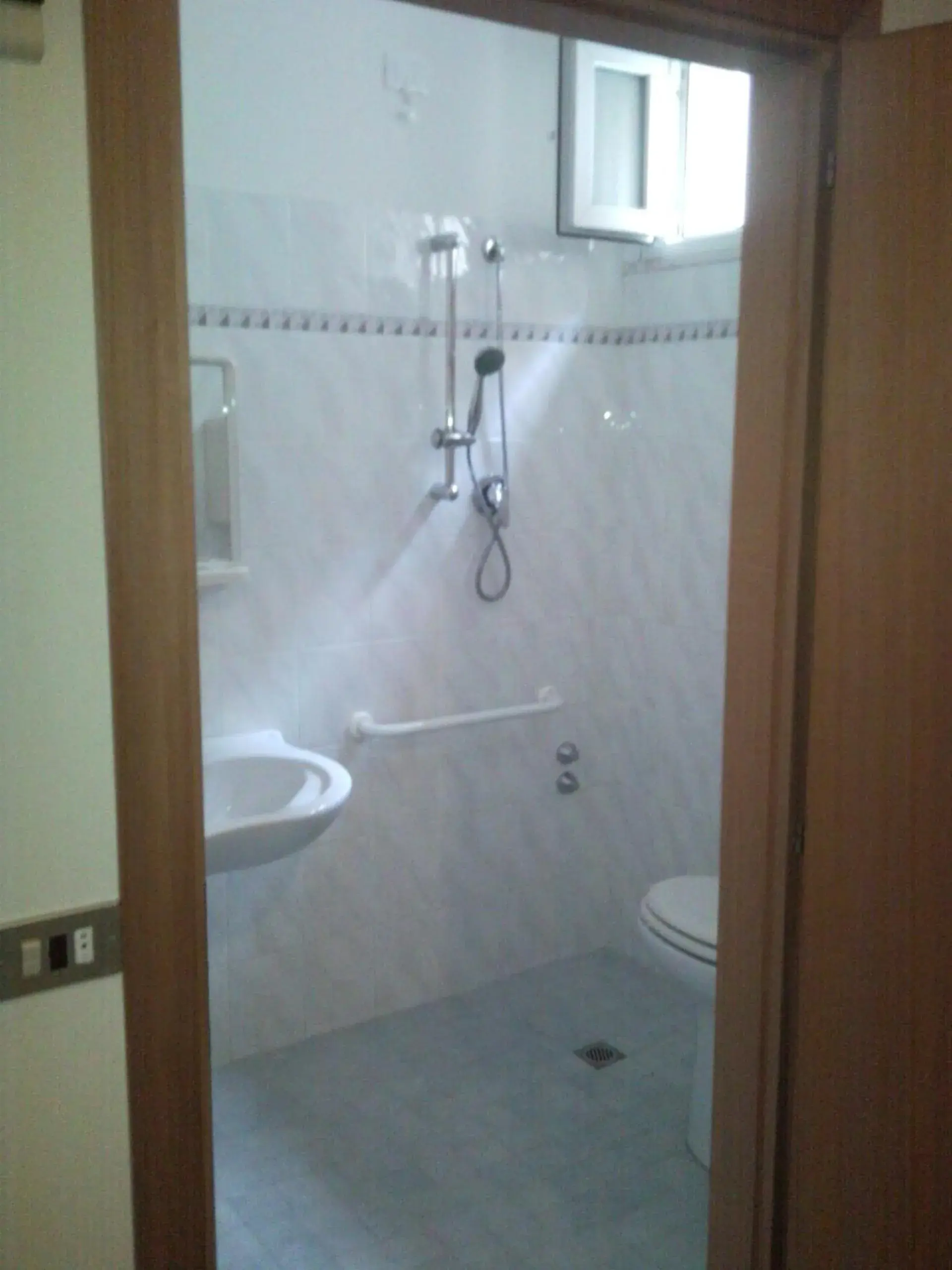 Shower, Bathroom in Hotel Trinidad