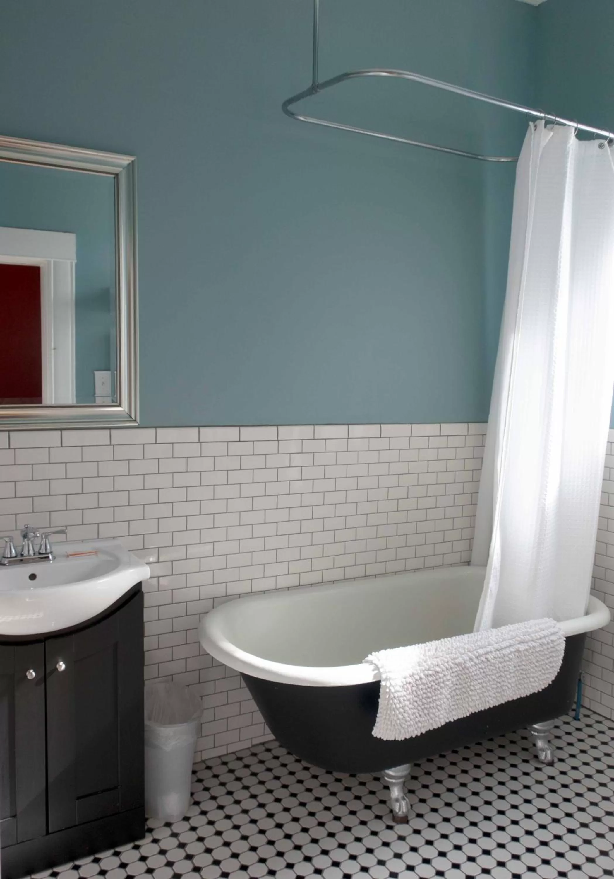 Bathroom in Sauerdough Lodging