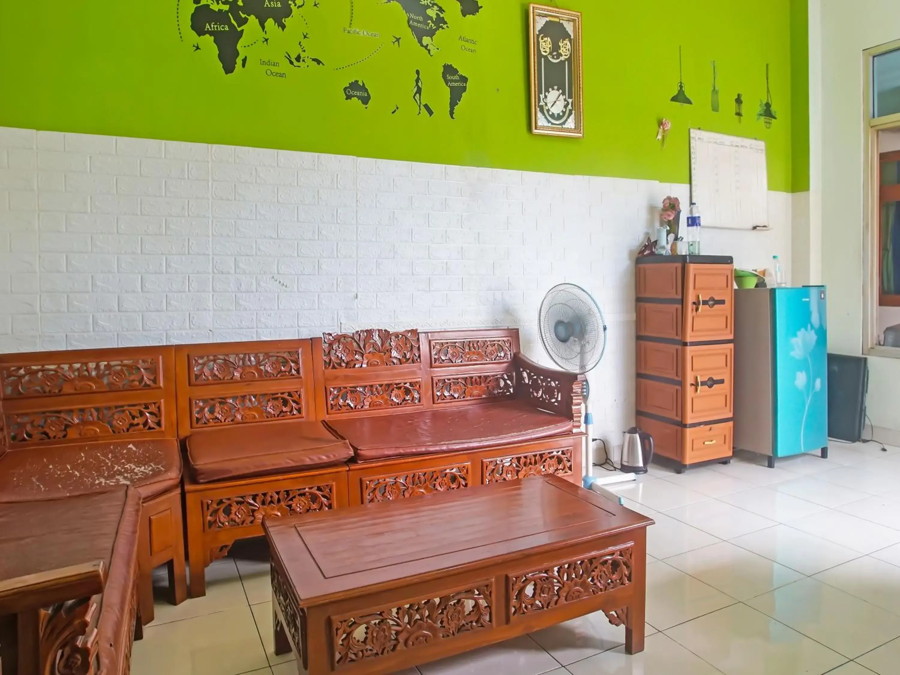 Lobby or reception, Seating Area in OYO 1804 Guest House Oema'h Opa