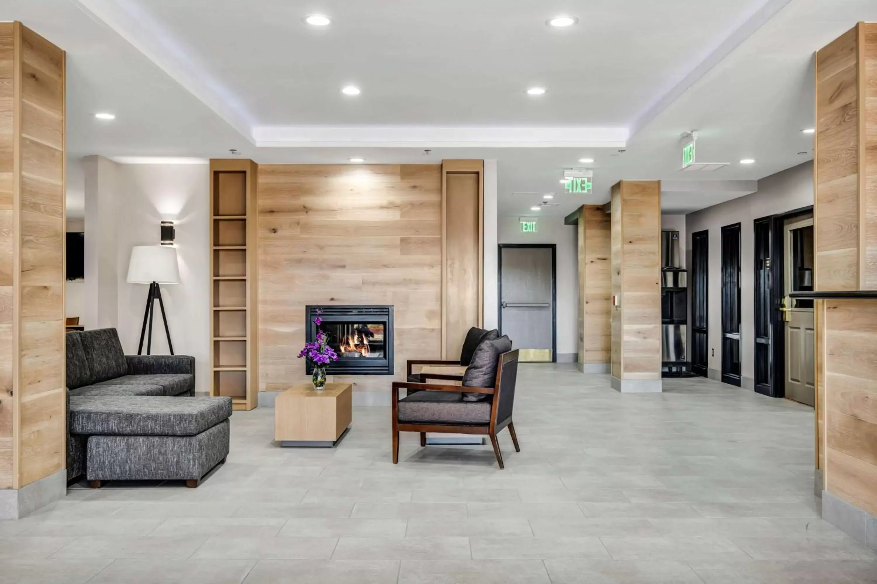 Lobby or reception, Seating Area in Country Inn & Suites by Radisson, Oklahoma City at Northwest Expressway, OK