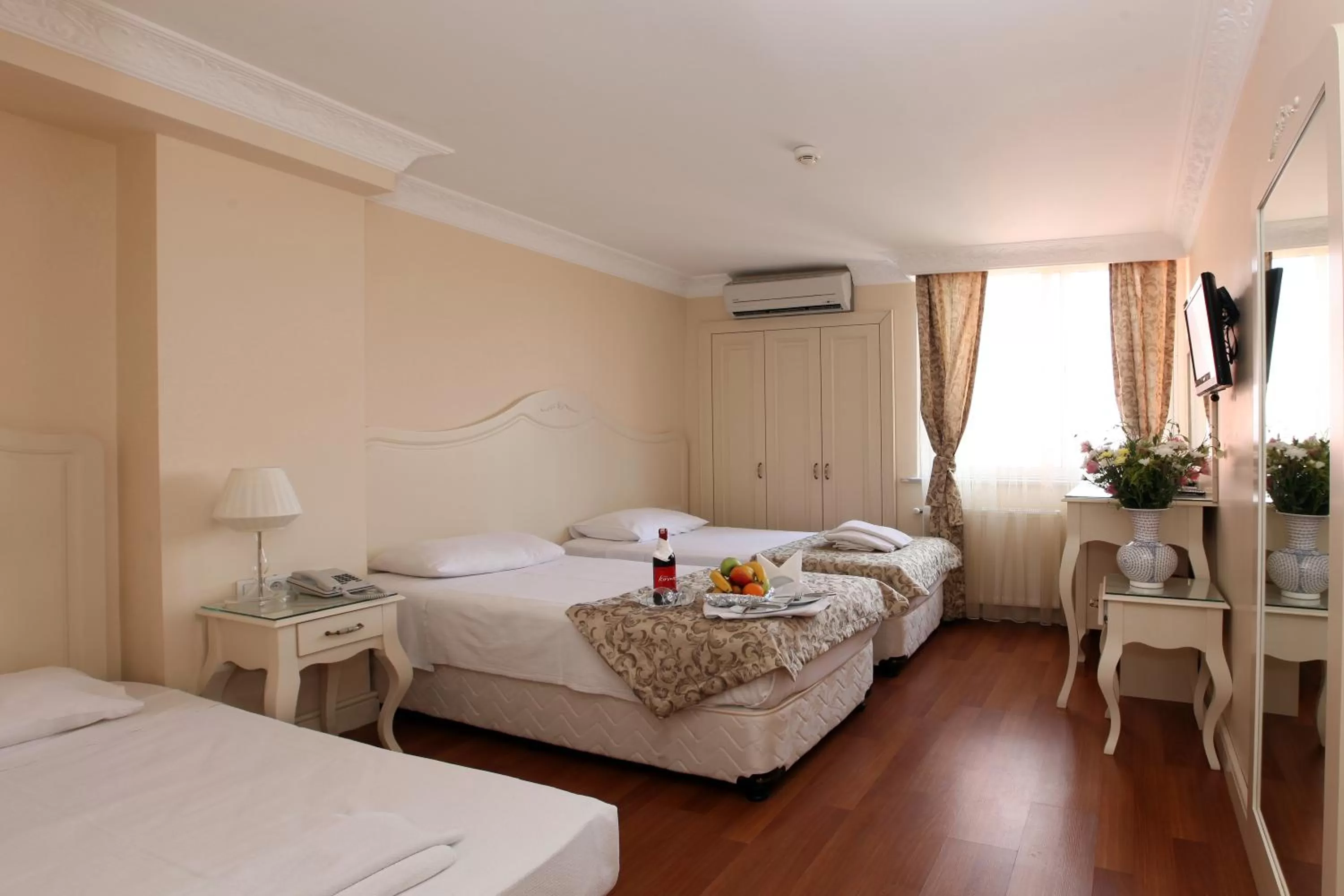 Food and drinks, Bed in Sirkeci Park Hotel