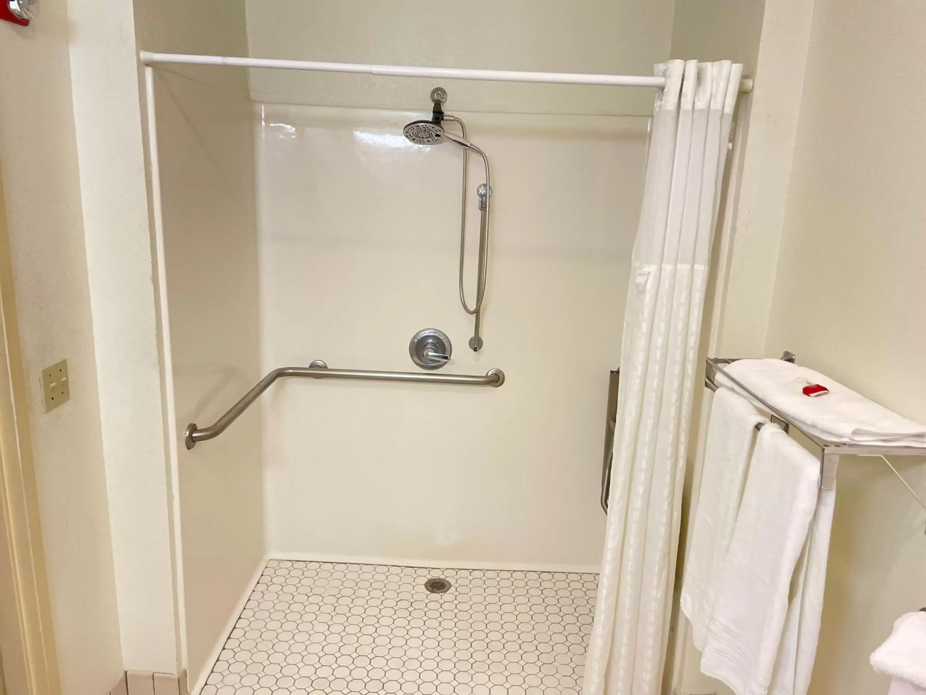 Shower, Bathroom in Super 8 by Wyndham Fort Worth Downtown South