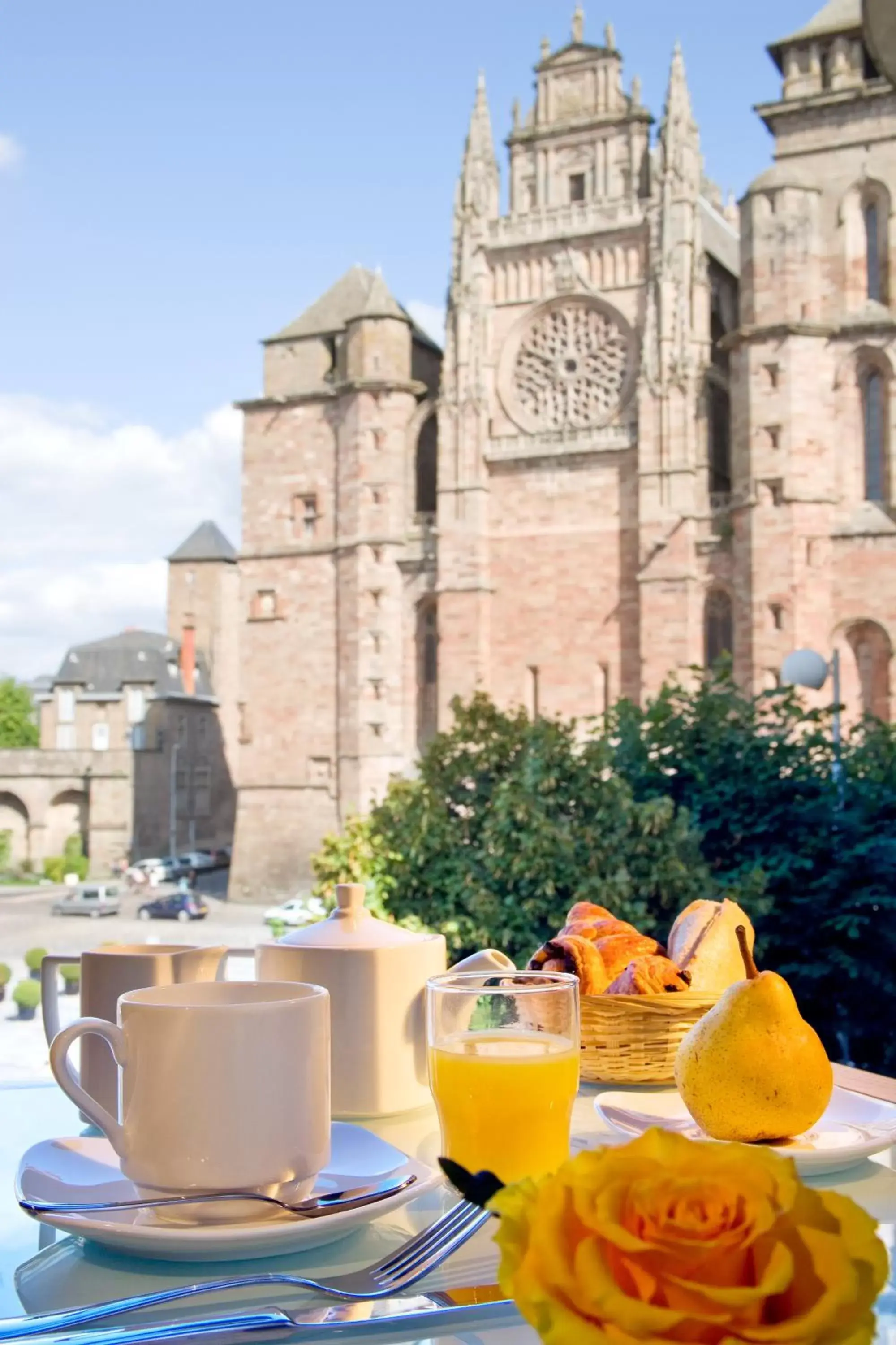 View (from property/room), Breakfast in Hôtel Mercure Rodez Cathédrale