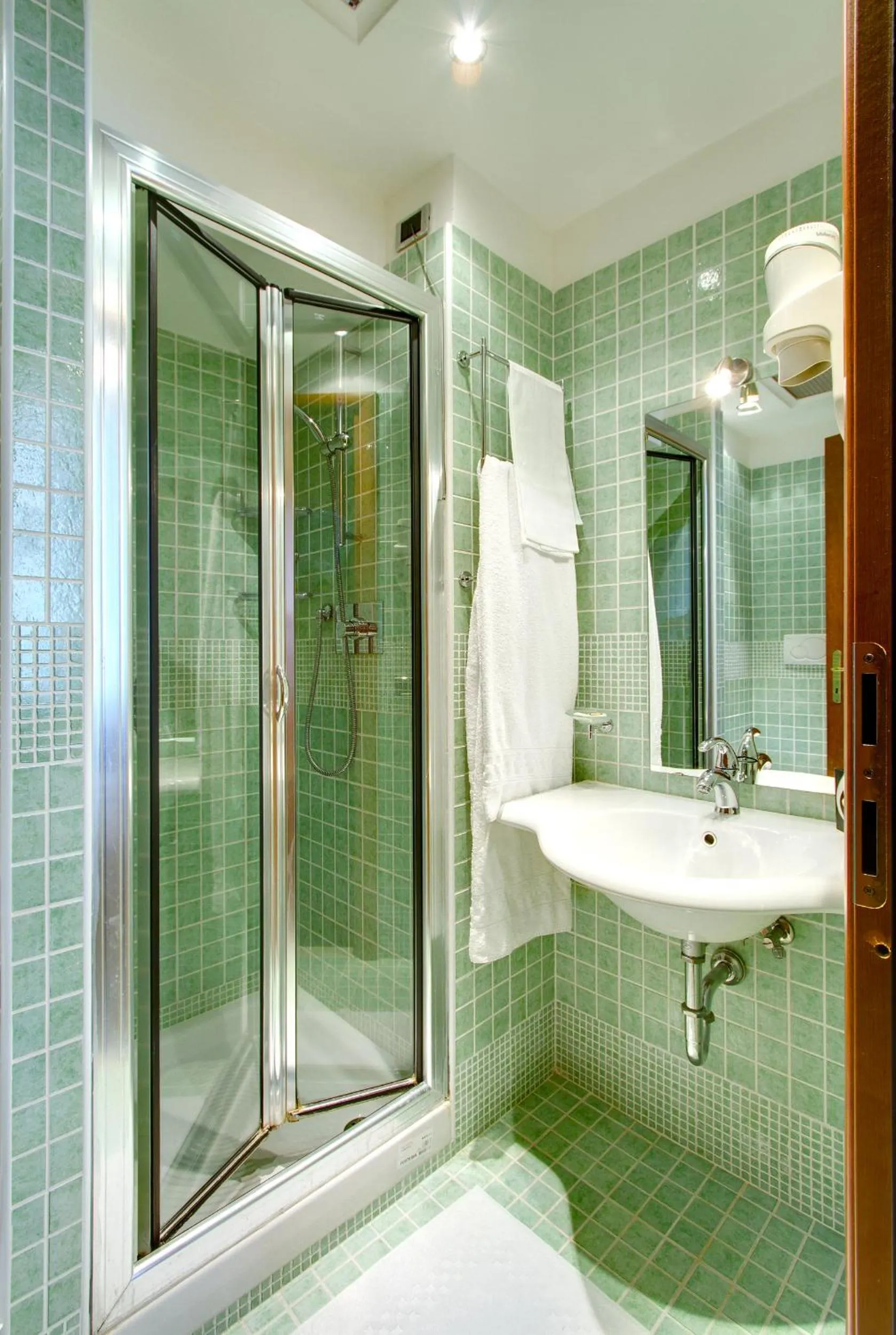 Bathroom in Hotel Corot