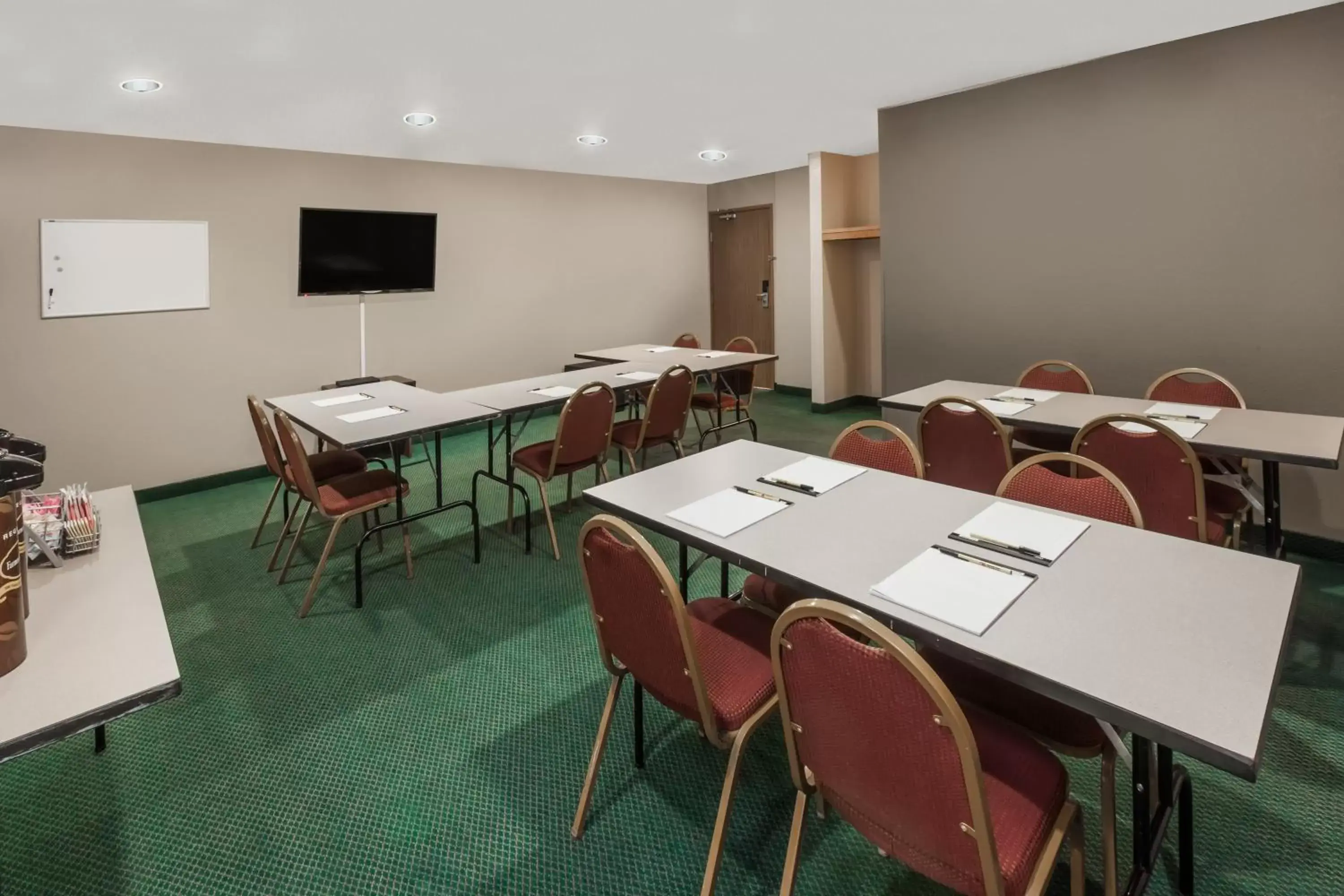 Meeting/conference room in Super 8 by Wyndham Ionia MI