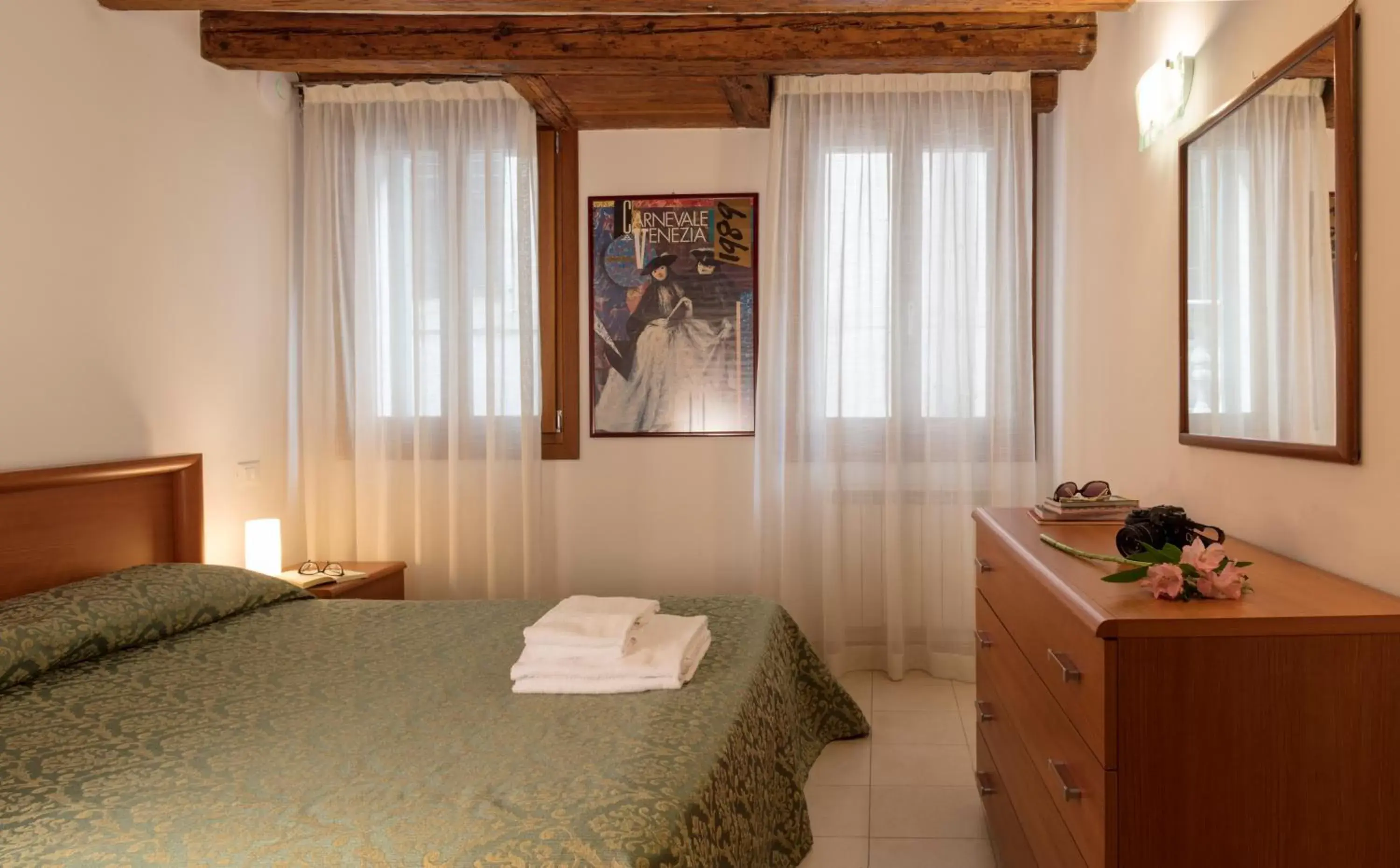 Bedroom, Bed in Hotel Commercio & Pellegrino