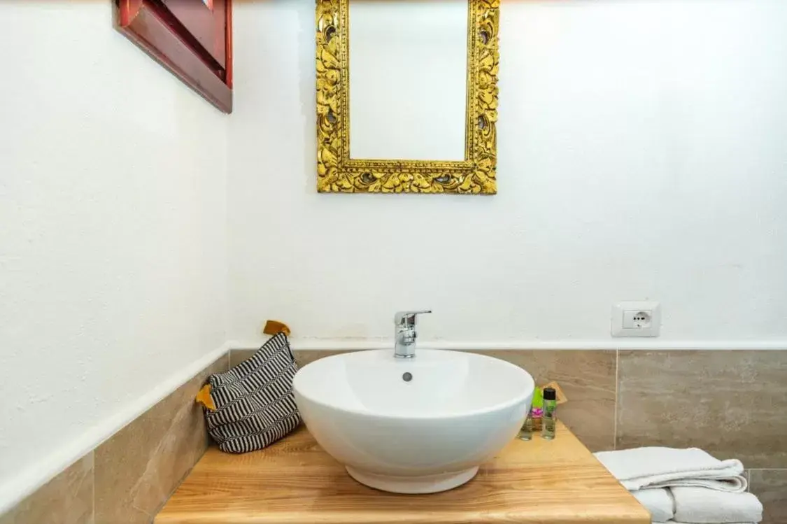 Bathroom in Hotel Ristorante S'Ortale