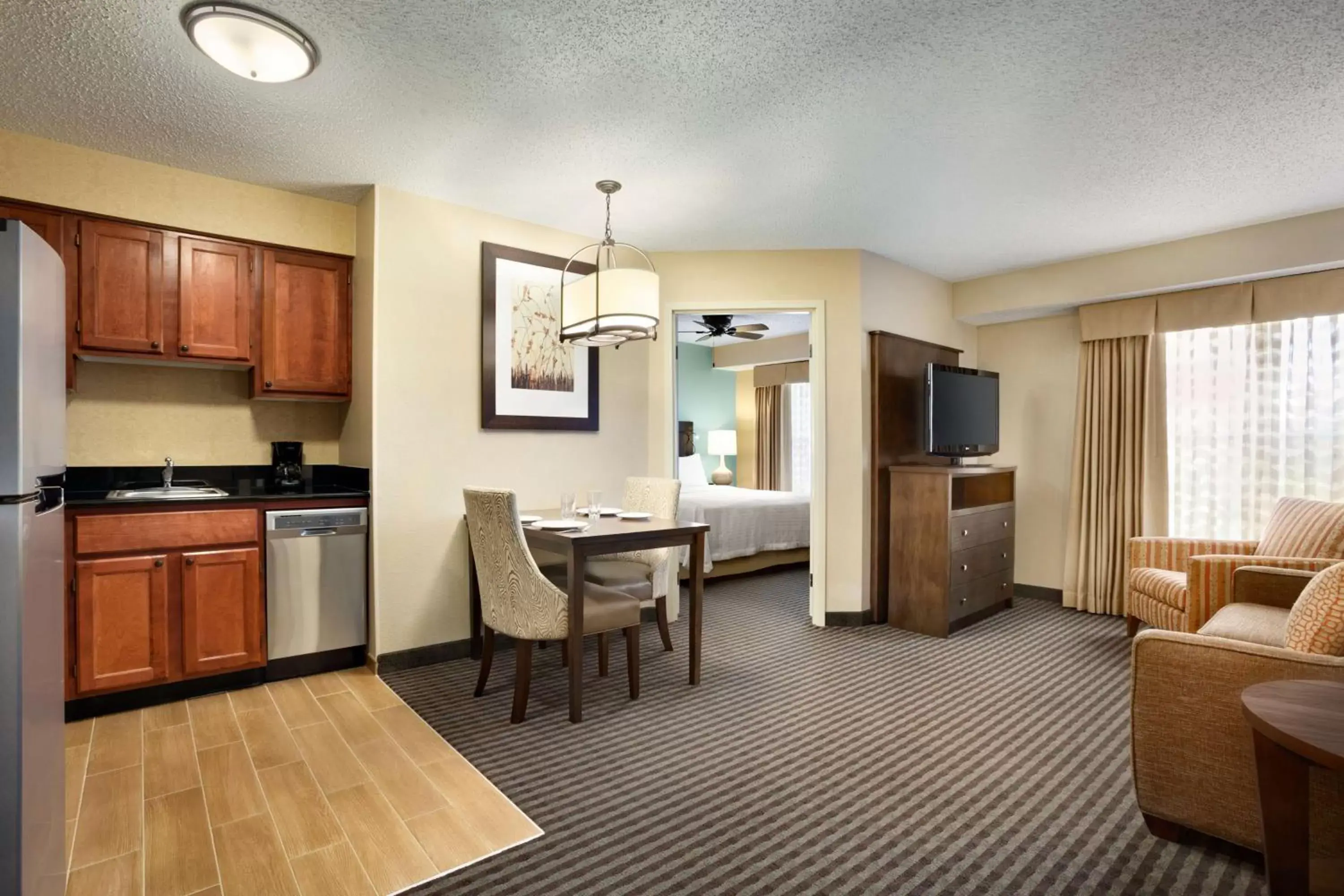 Living room, Kitchen/Kitchenette in Homewood Suites by Hilton Houston-Willowbrook Mall