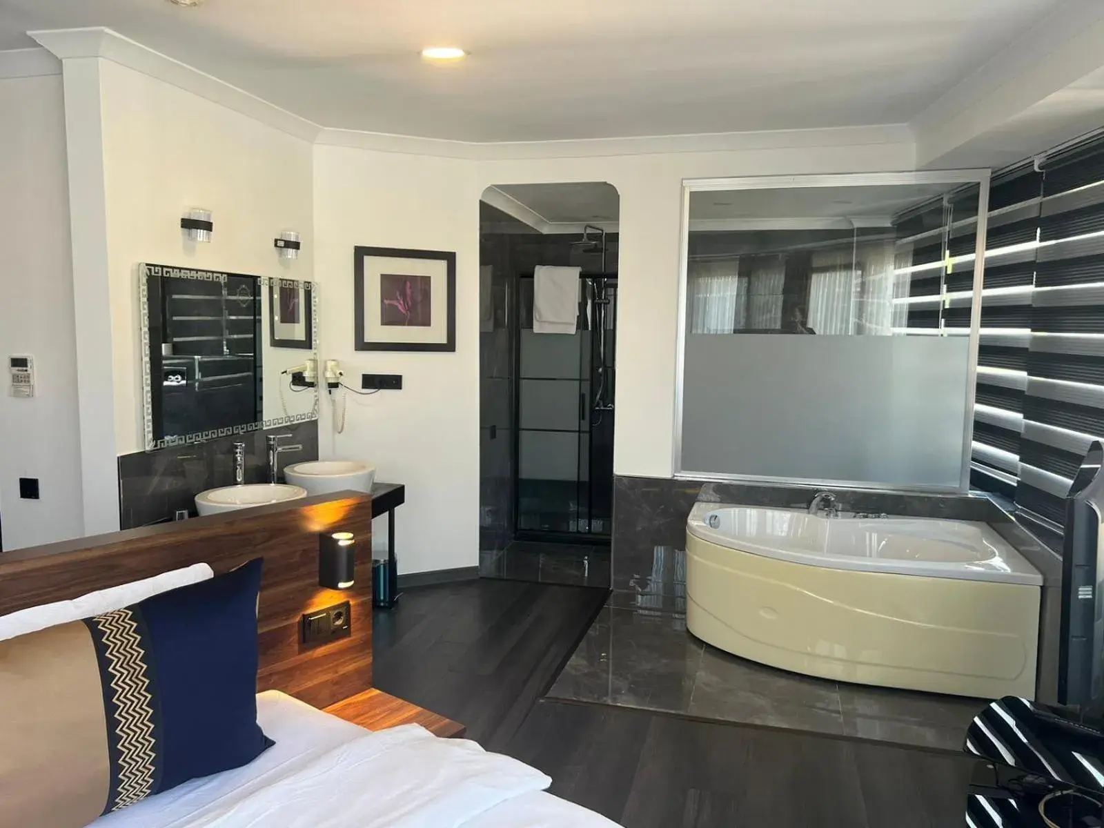 Bed, Bathroom in Seven Dreams Hotel