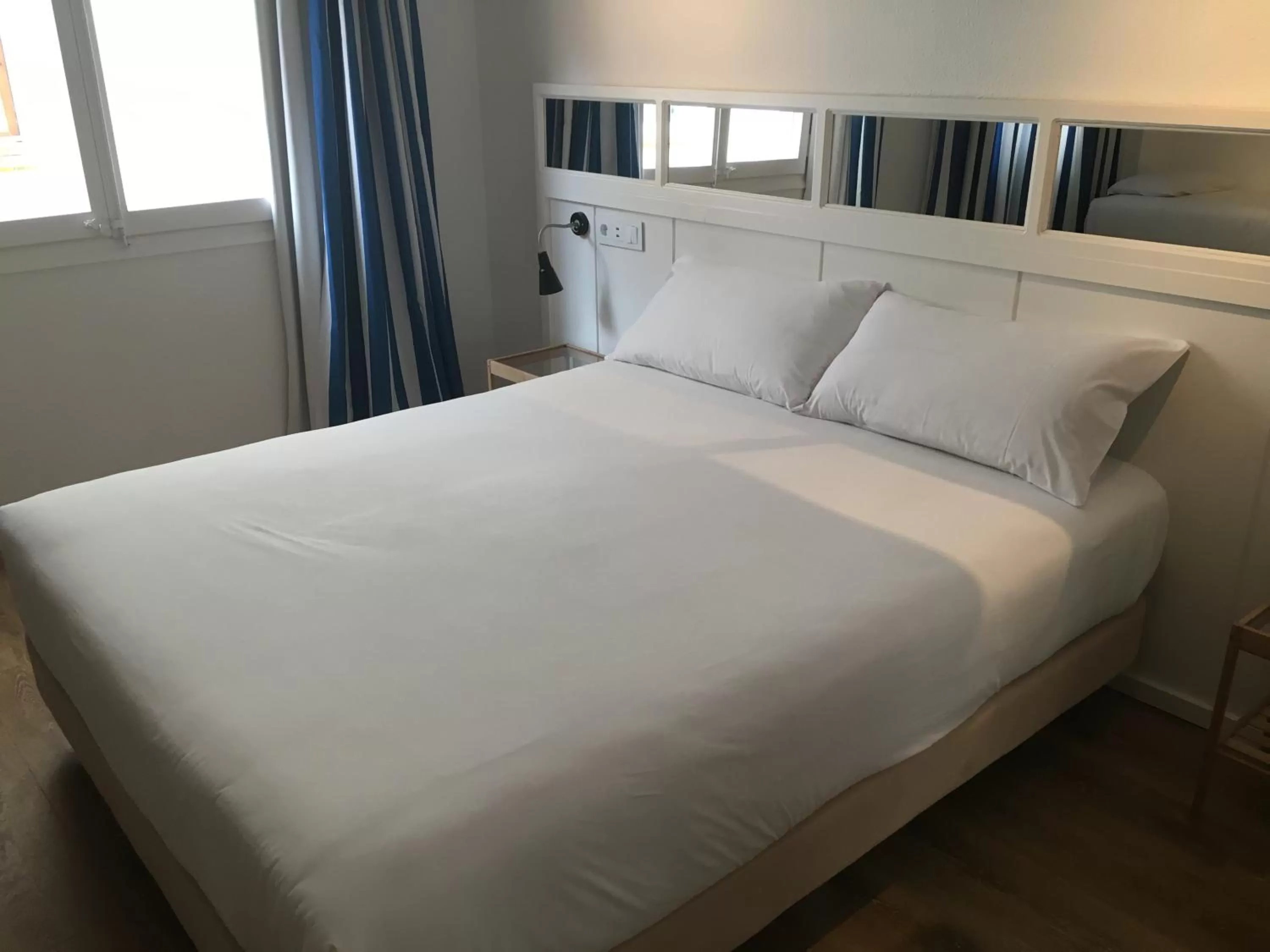 Bed in Hotel & Restaurant Marina Palamós