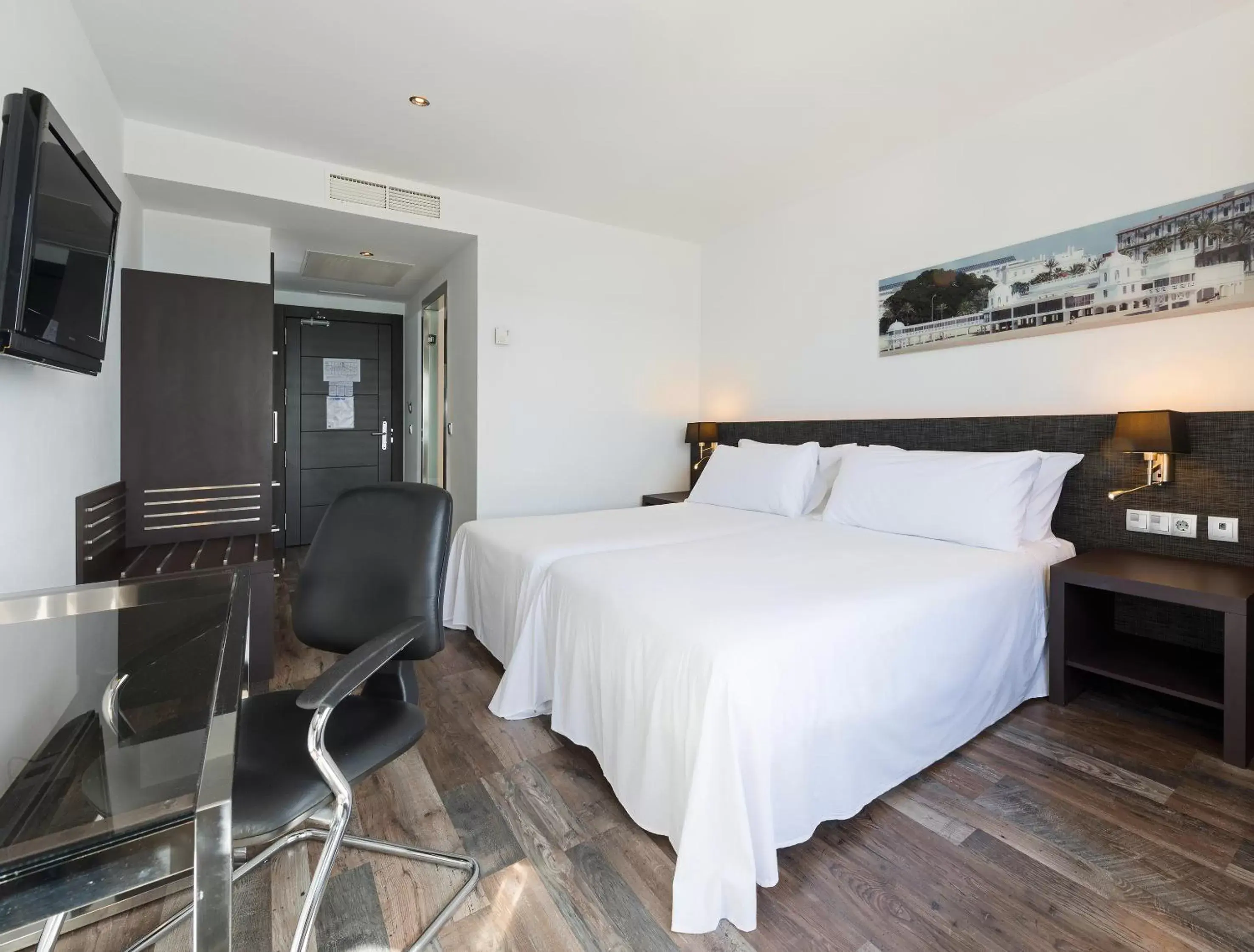 Photo of the whole room, Bed in Hotel Cádiz Paseo del Mar, Affiliated by Meliá