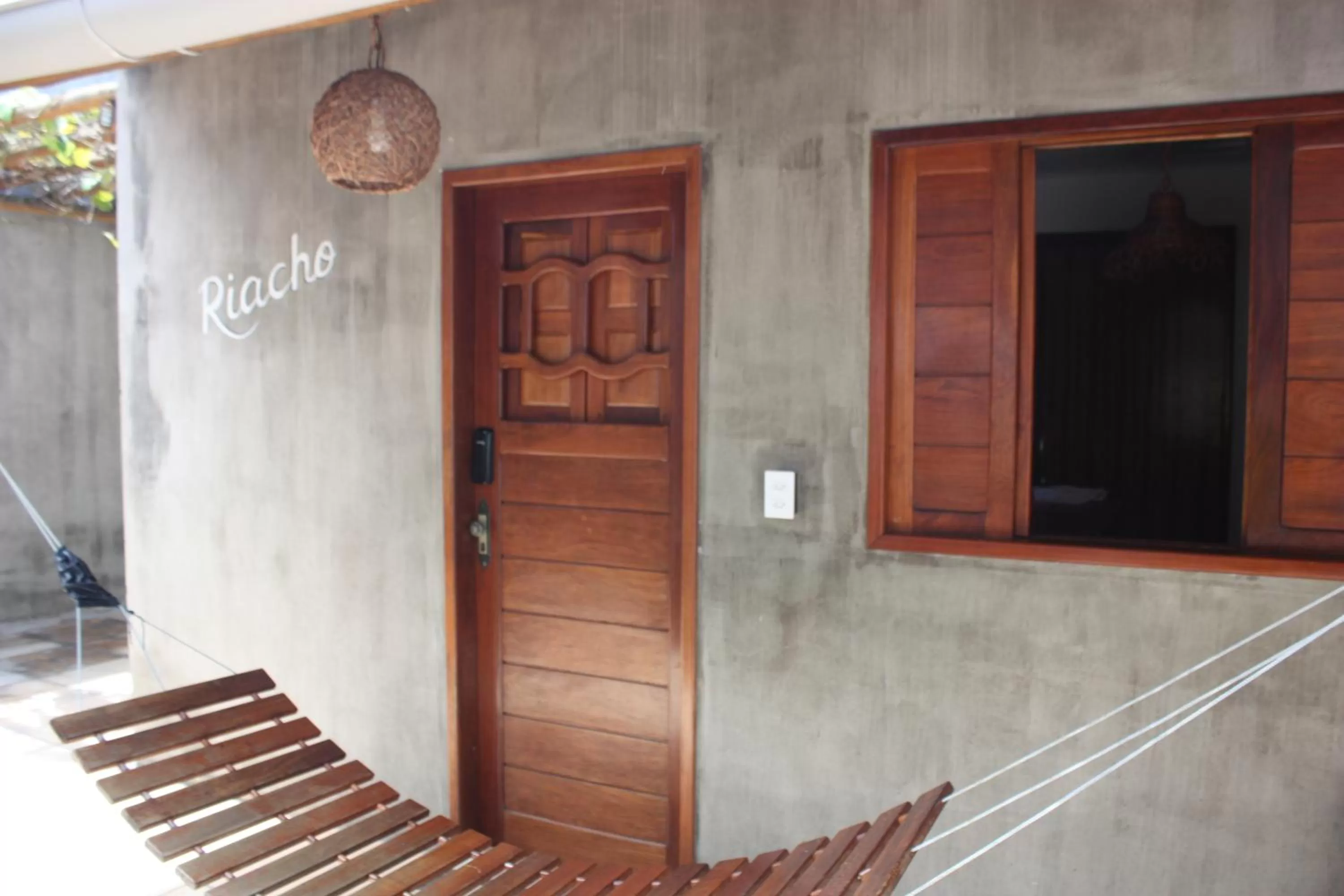 Facade/entrance in Chalé Palhano Beach