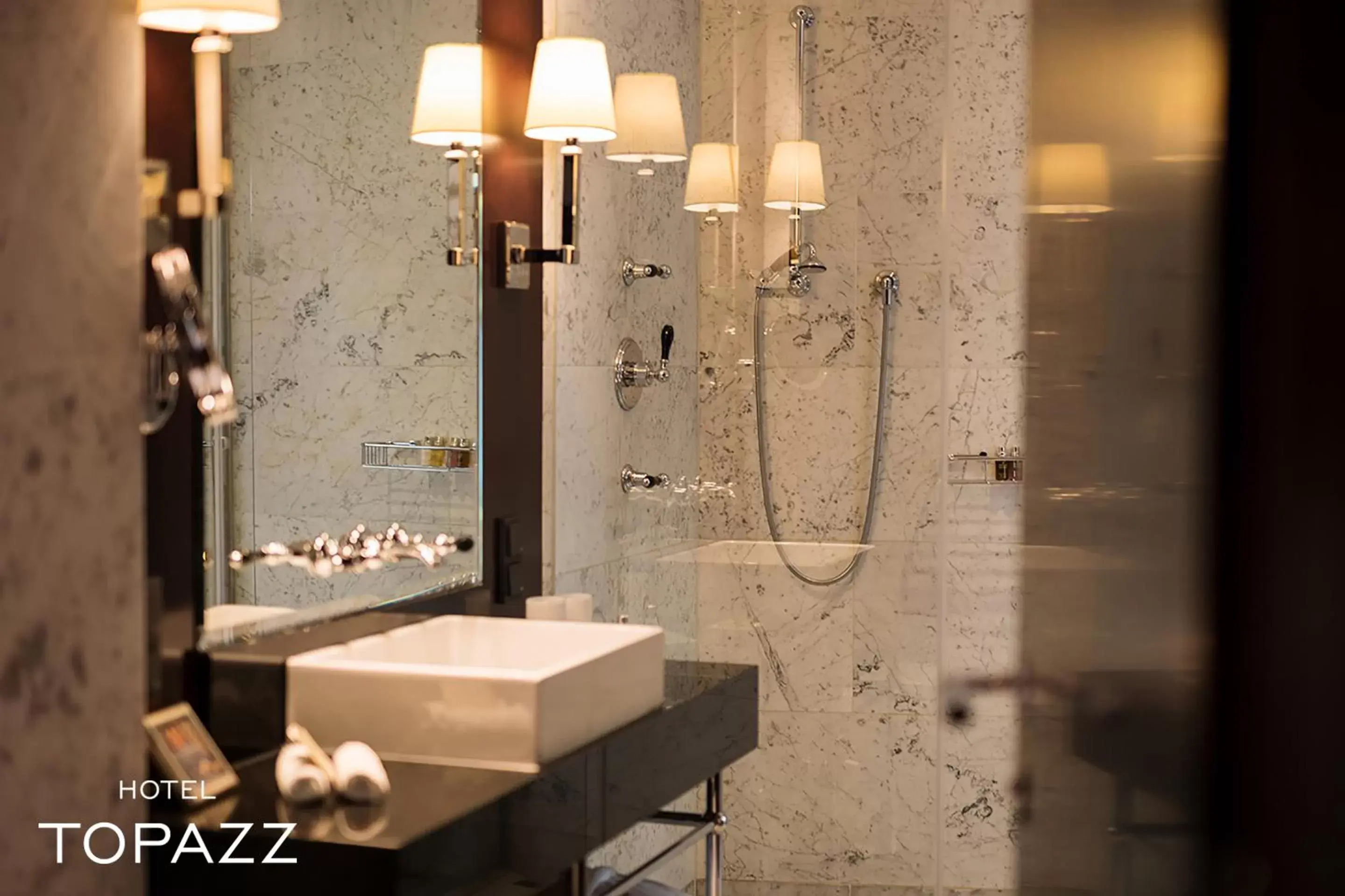 Shower, Bathroom in Hotel Topazz & Lamée