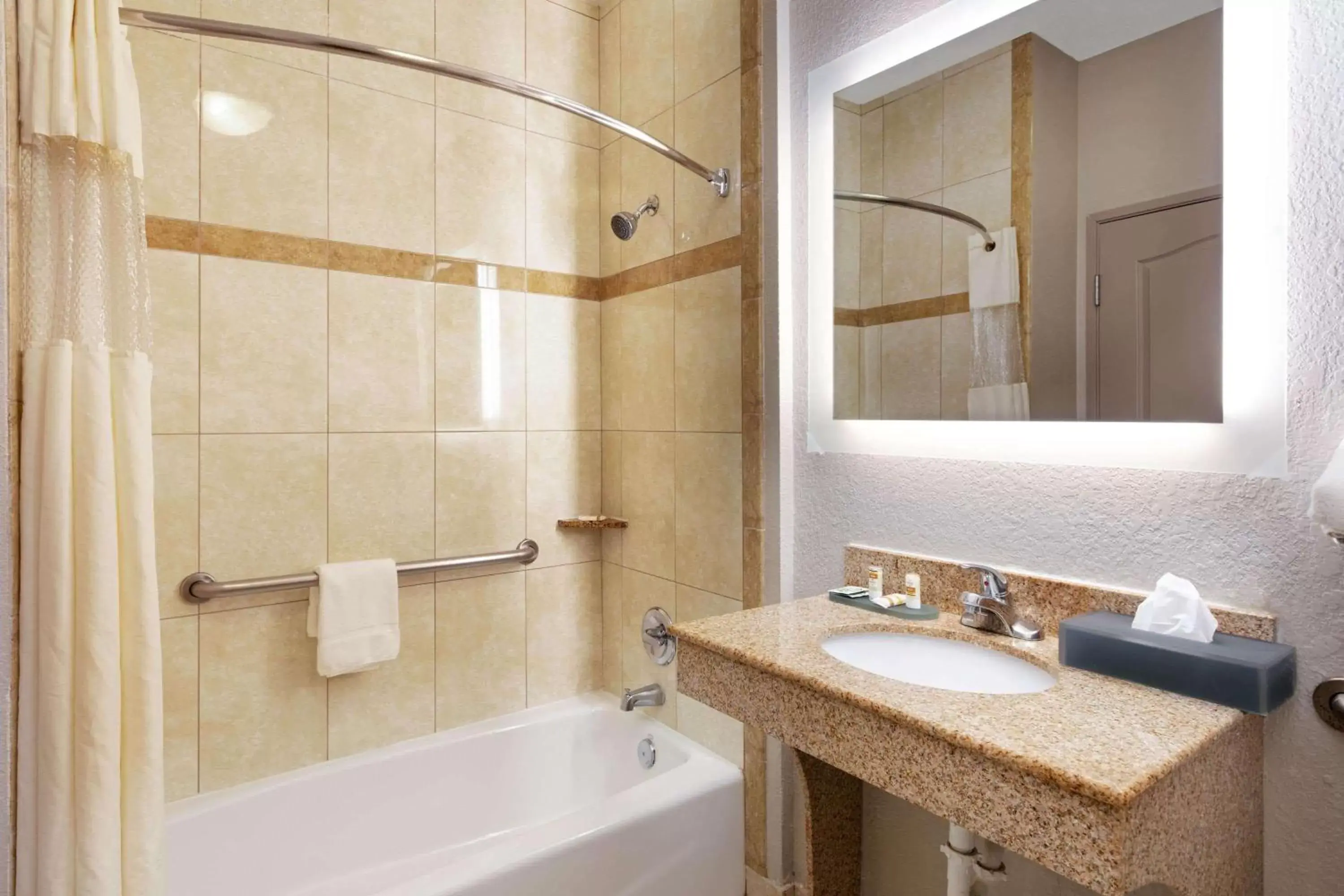 Bathroom in La Quinta by Wyndham Lindale