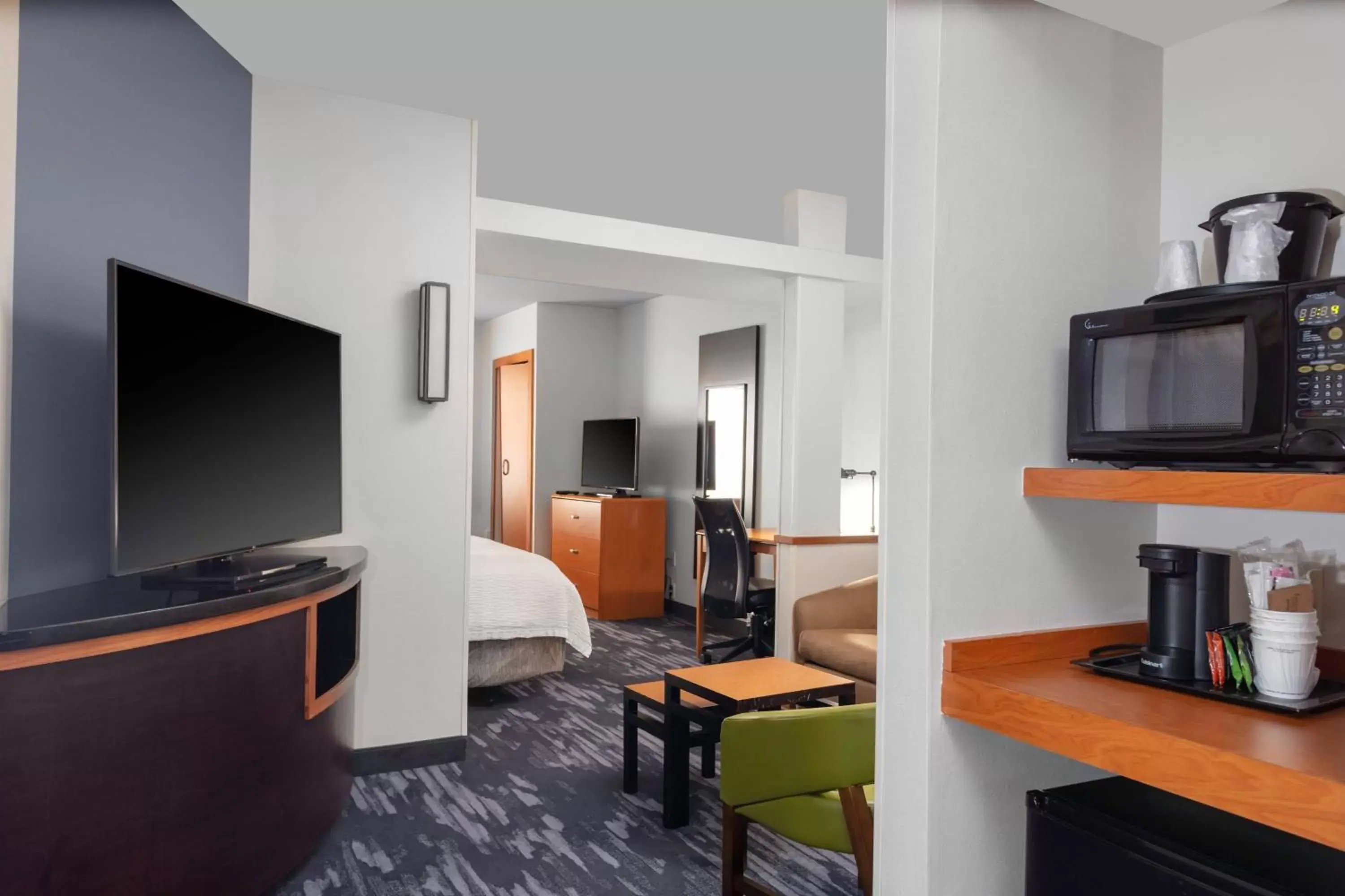 Bedroom, TV/Entertainment Center in Fairfield Inn & Suites by Marriott Wichita Downtown
