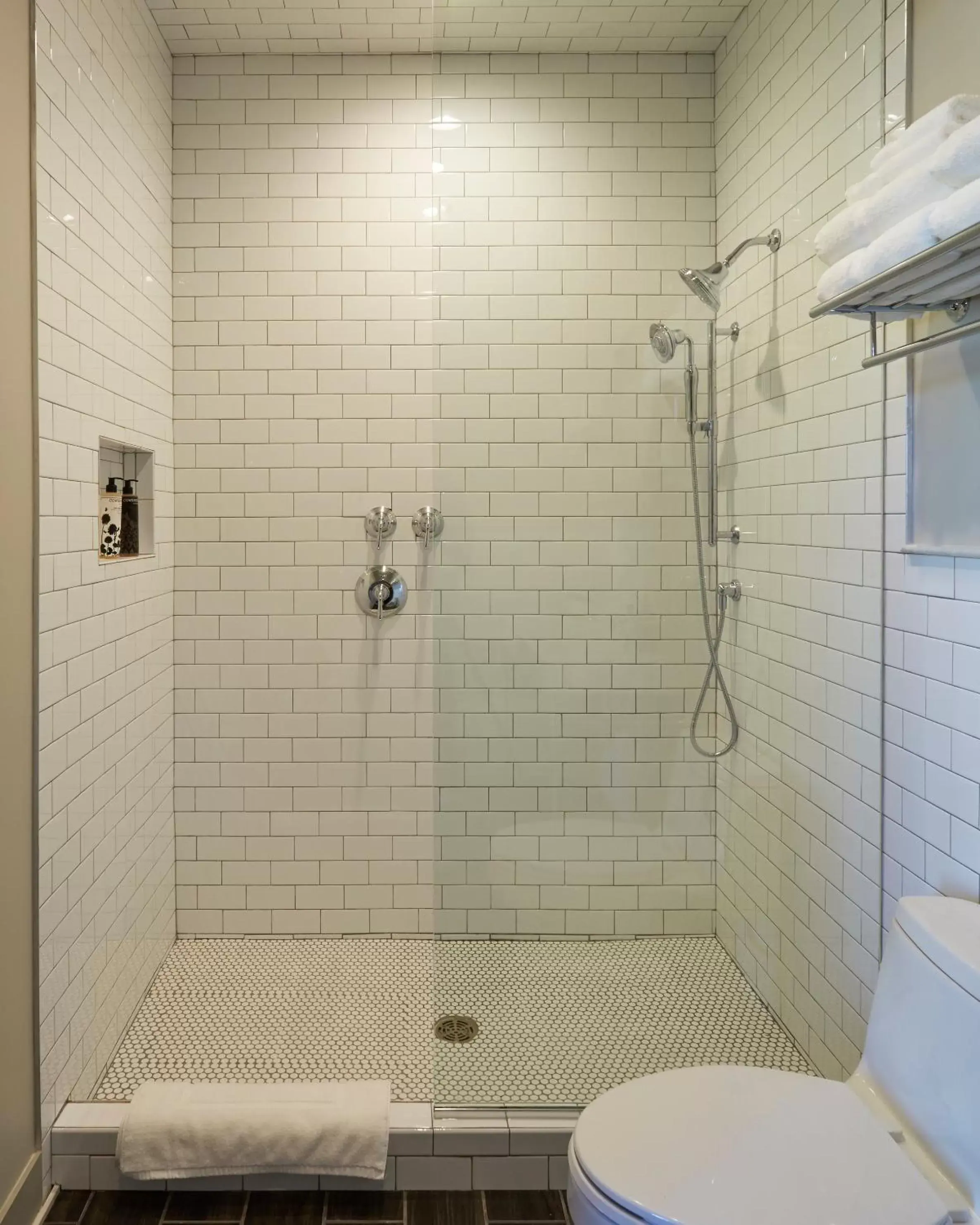 Shower, Bathroom in Kinn Guesthouse Bay View