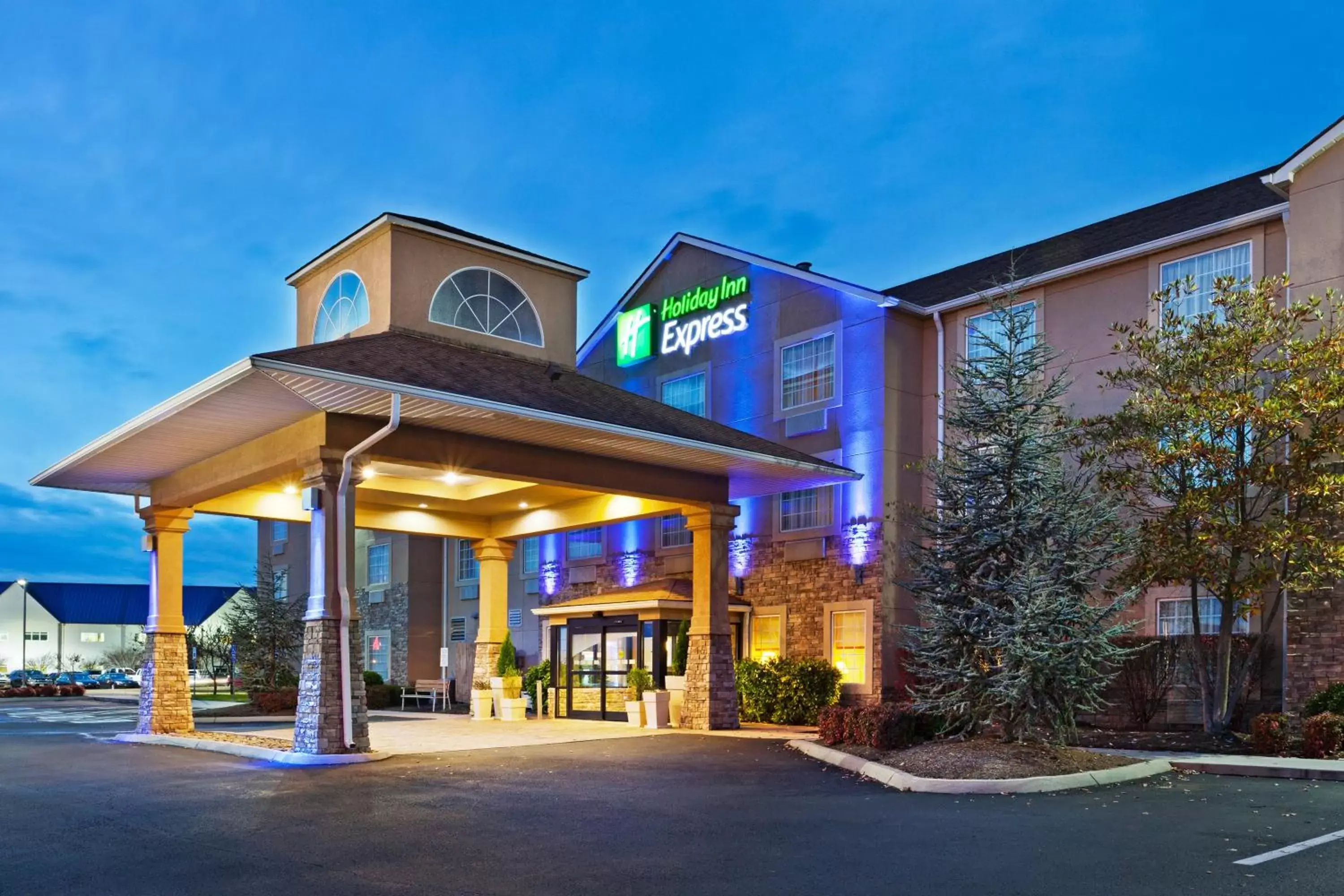 Property Building in Holiday Inn Express Hotel & Suites Alcoa Knoxville Airport, an IHG Hotel