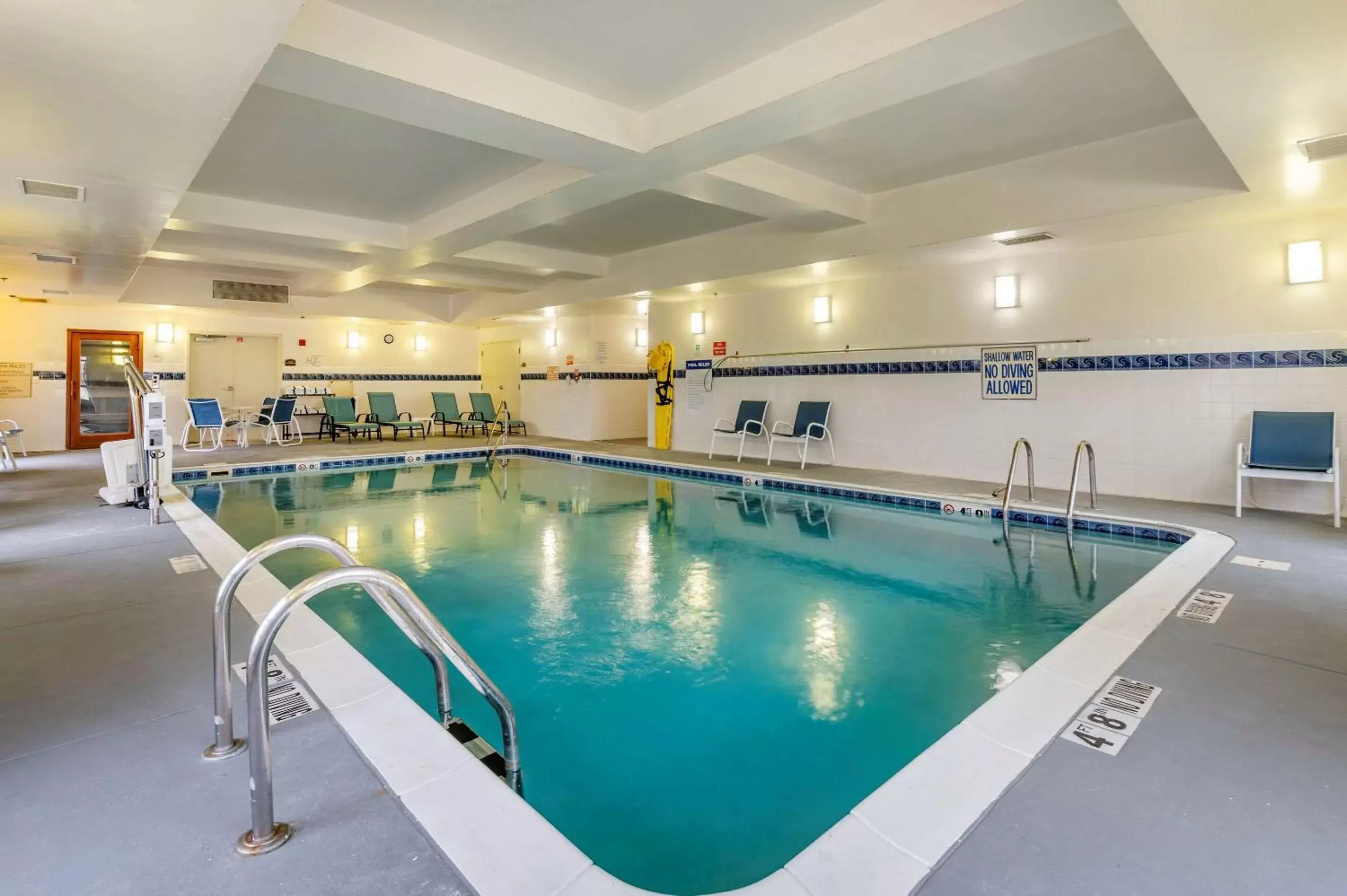 Activities, Swimming Pool in Comfort Inn Southwest Louisville