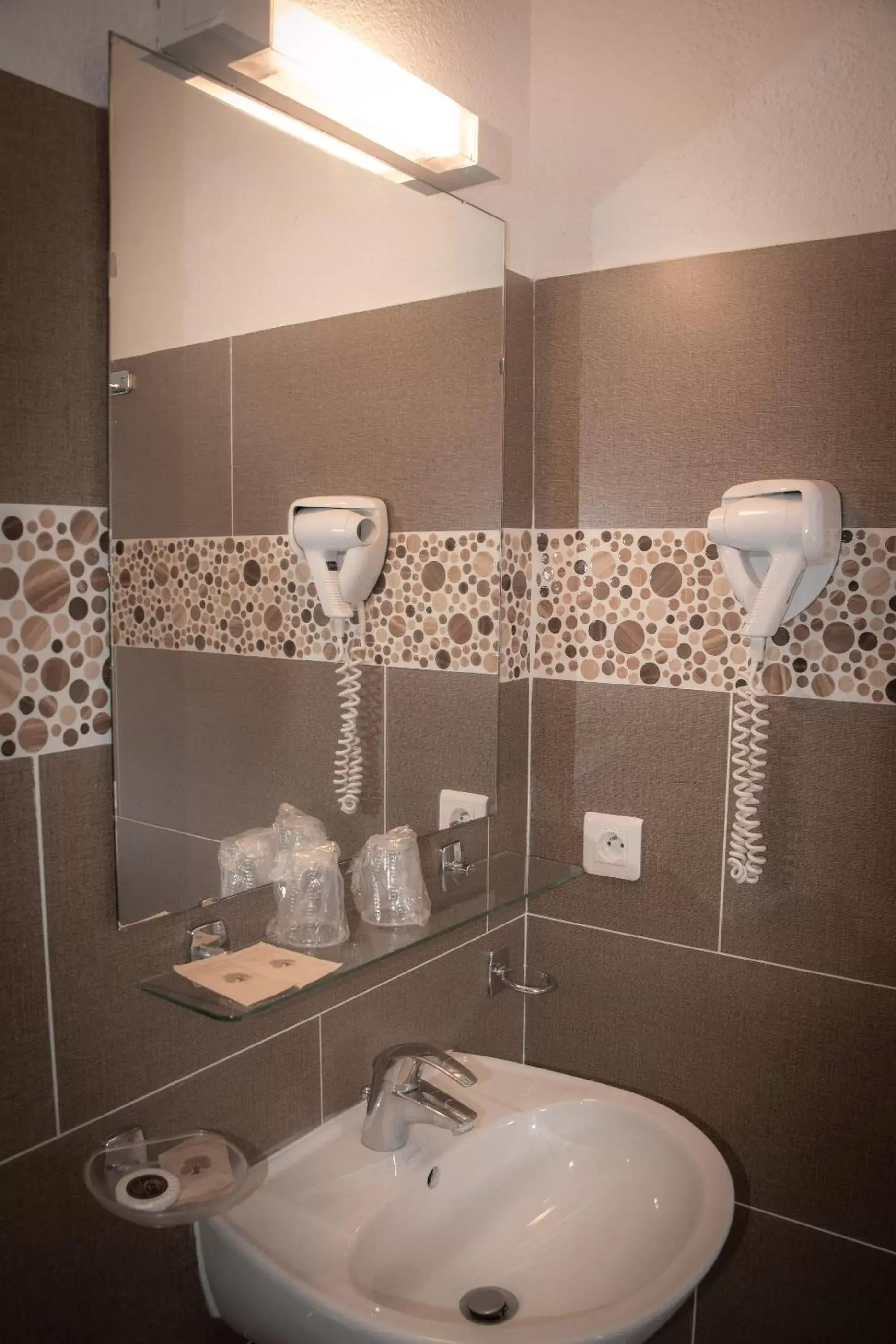 Bathroom in Hotel et Appartements Reine D'Azur