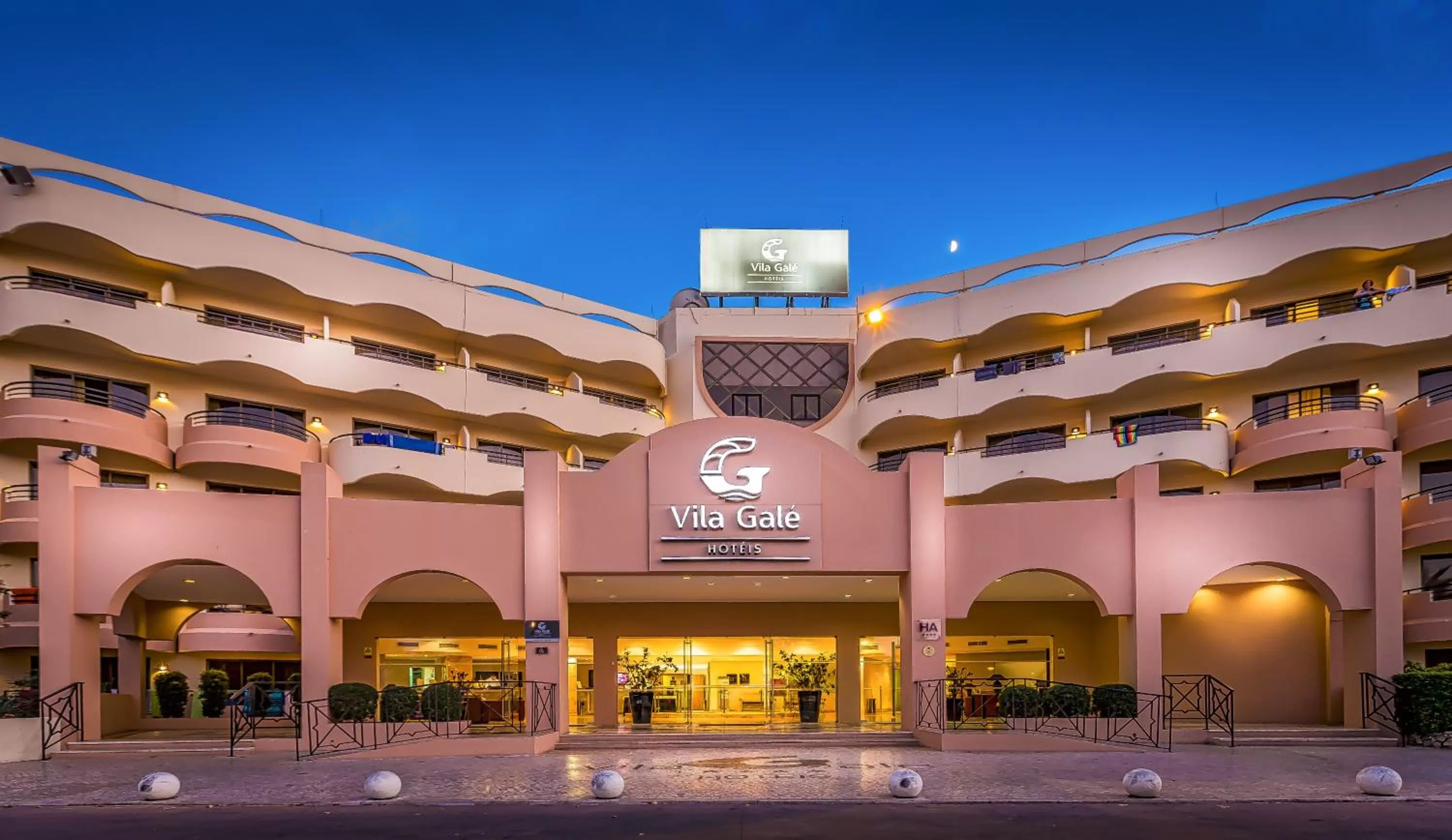 Facade/entrance in Vila Gale Cerro Alagoa