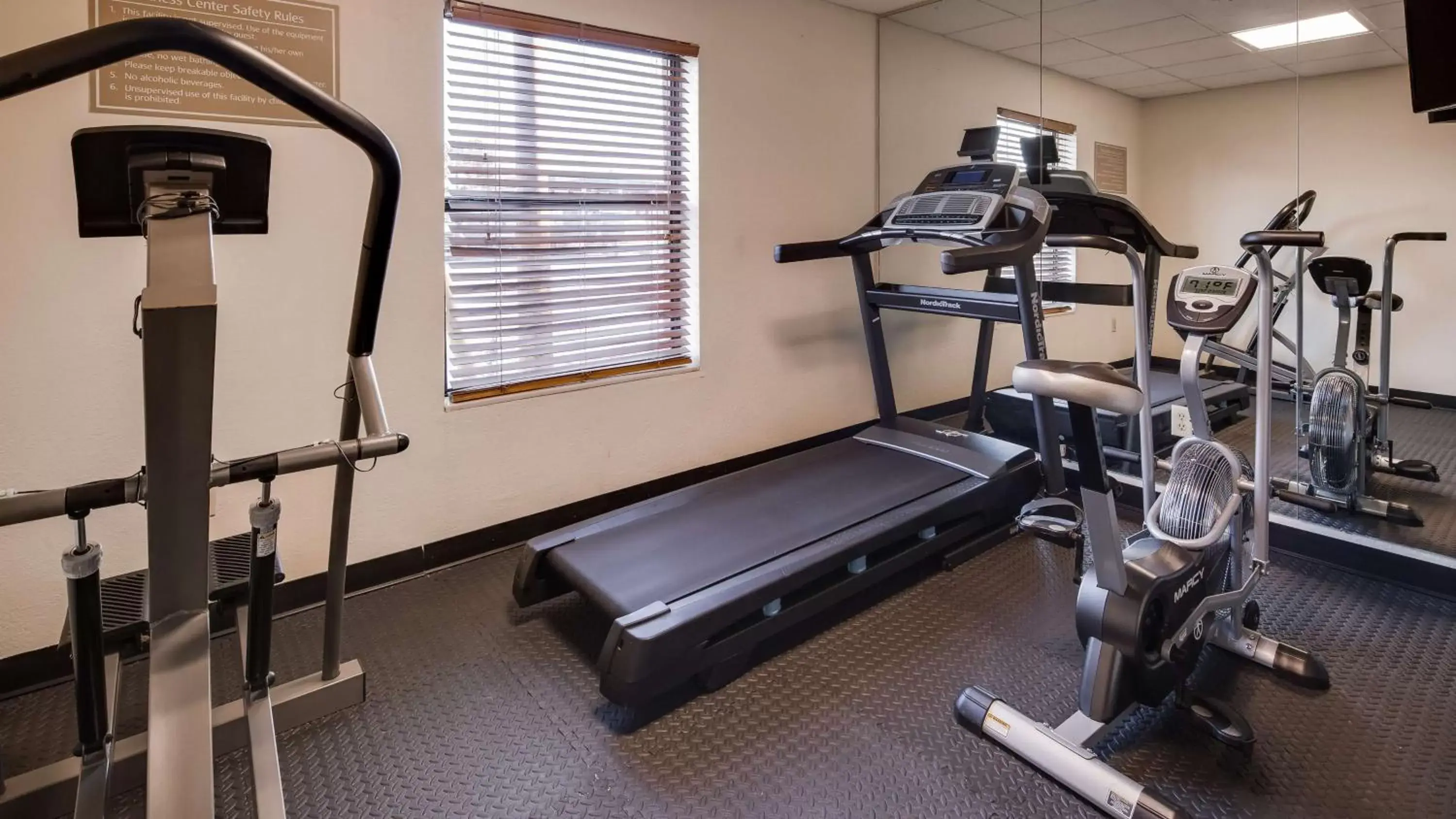 Fitness centre/facilities, Fitness Center/Facilities in Best Western Rayne Inn