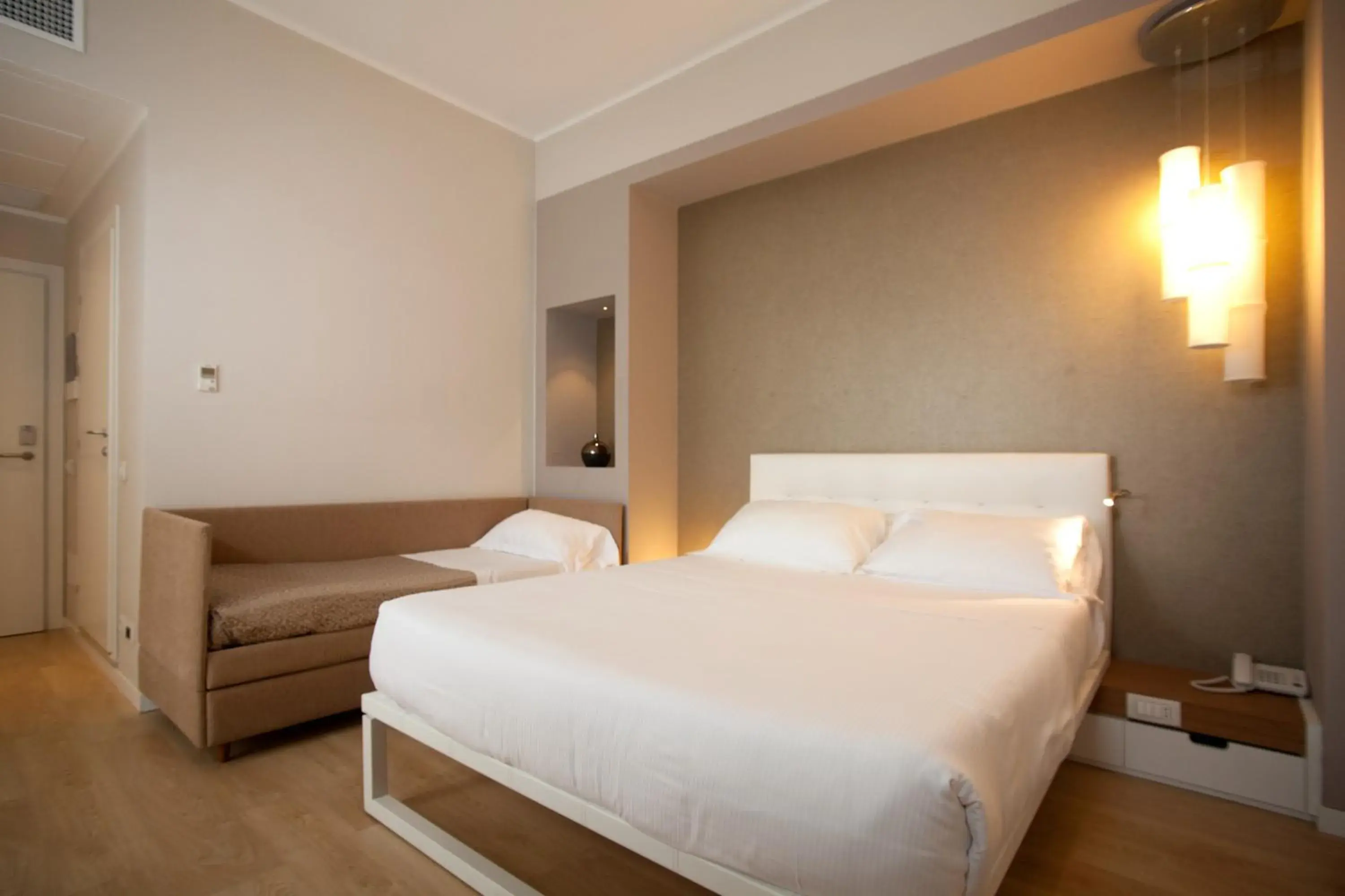 Photo of the whole room, Bed in Oxygen Lifestyle Hotel/Helvetia Parco