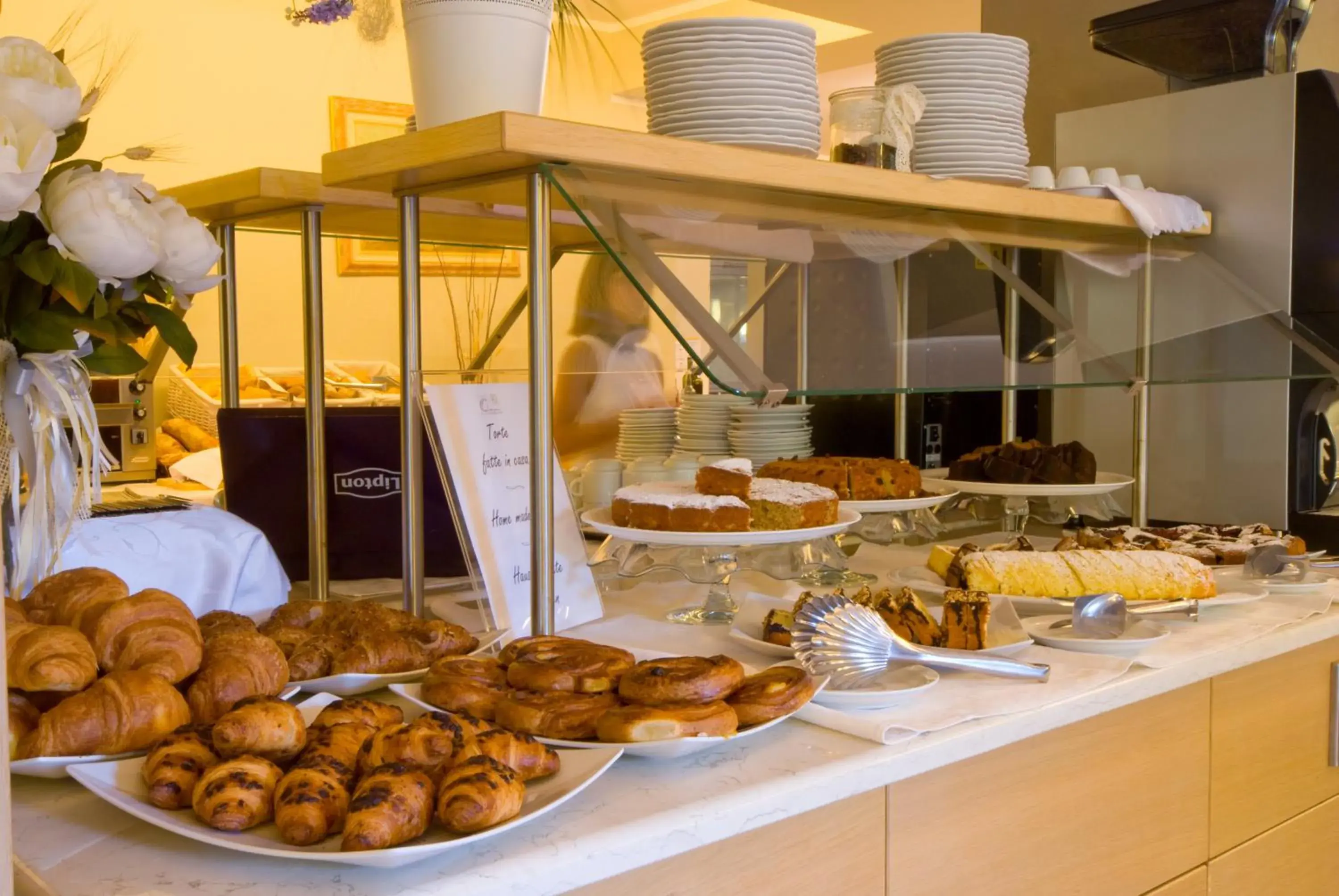 Buffet breakfast in Hotel Oasi Wellness & Spa