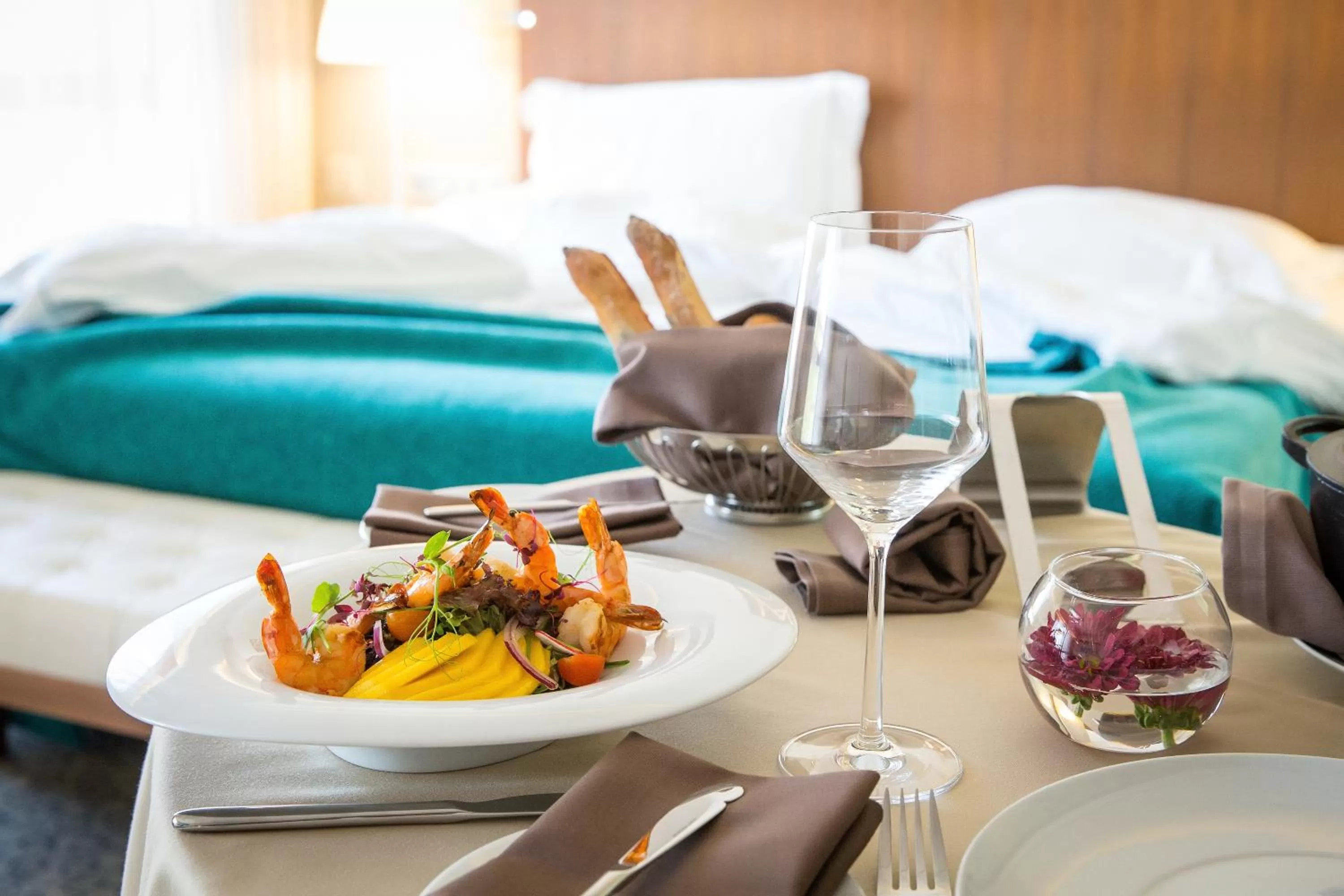 Food and drinks, Bed in EPIC SANA Lisboa Hotel