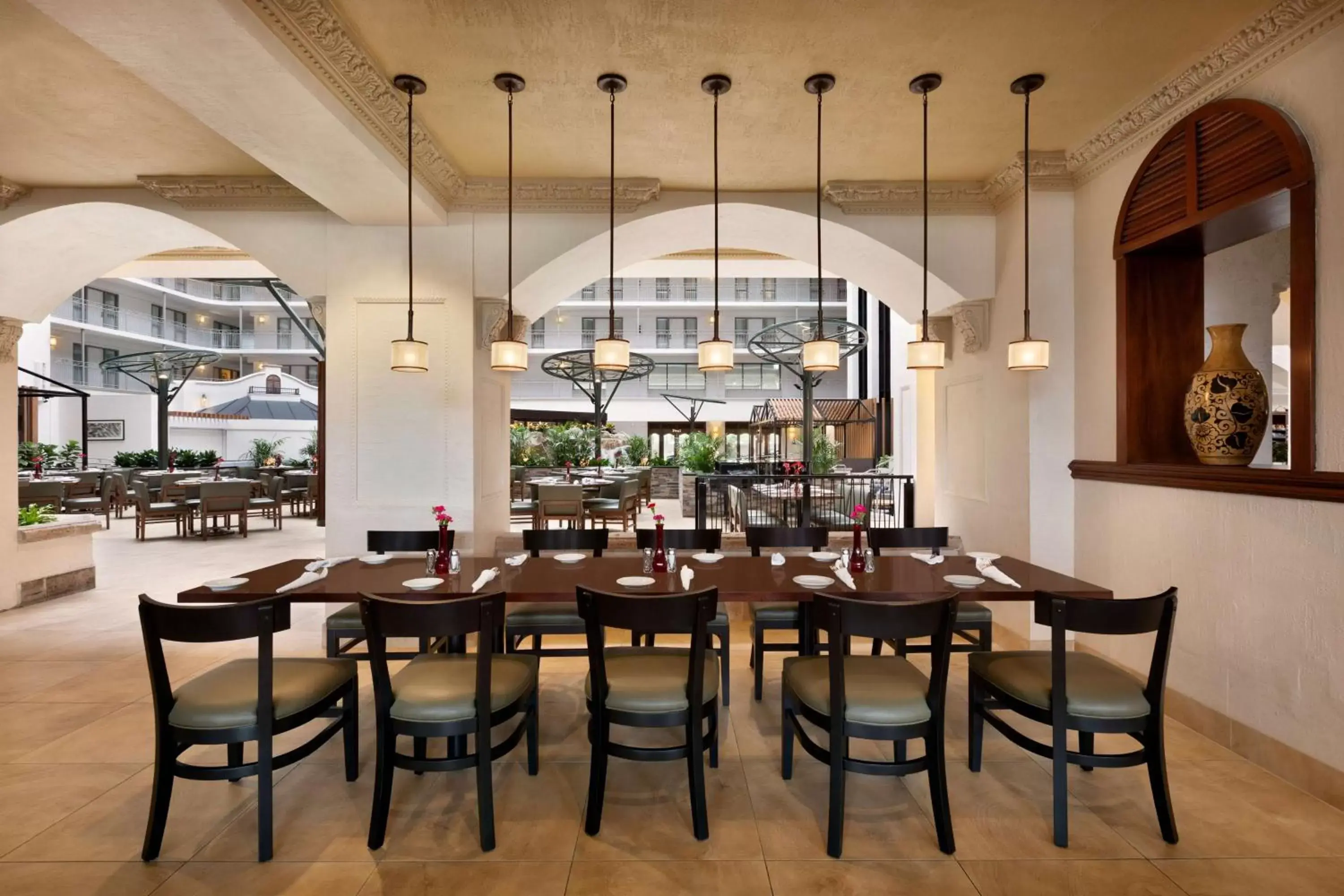 Restaurant/places to eat in Embassy Suites by Hilton Dallas DFW Airport South Restaurant/places to eat in Embassy Suites by Hilton Dallas DFW Airport South