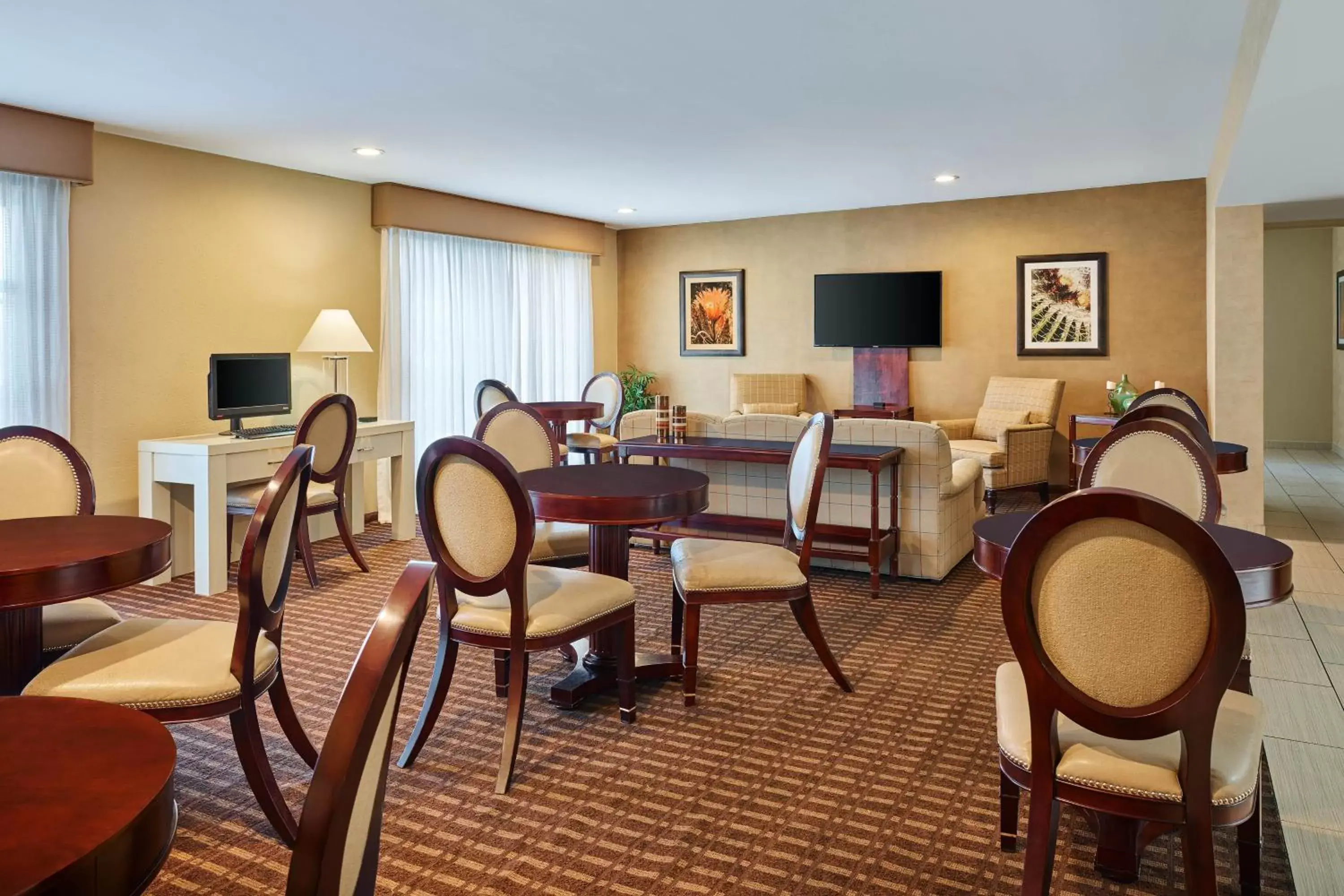 Lounge or bar, Restaurant/Places to Eat in Sheraton Tucson Hotel & Suites