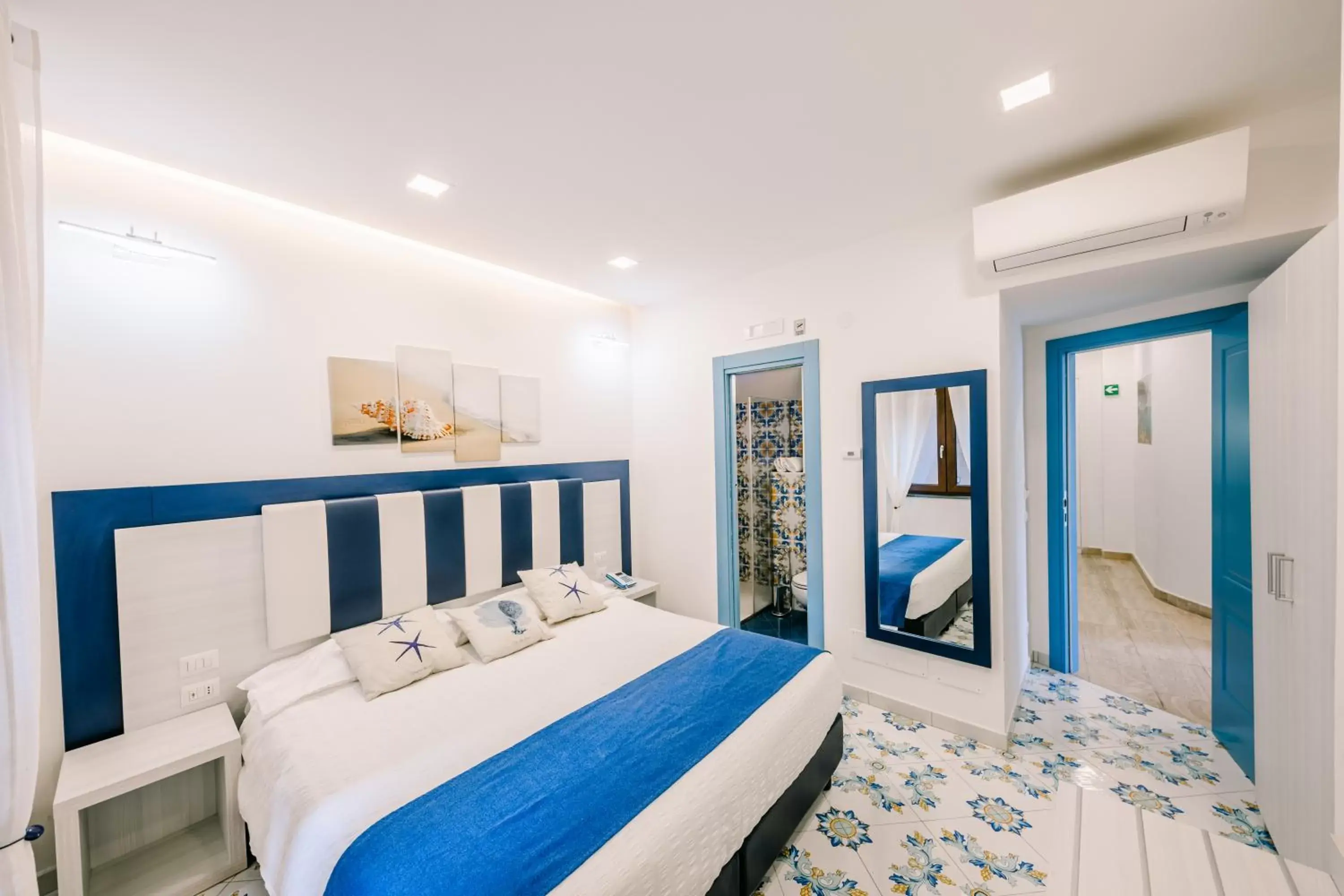 Photo of the whole room, Bed in Costa Blu Photo of the whole room, Bed in Costa Blu