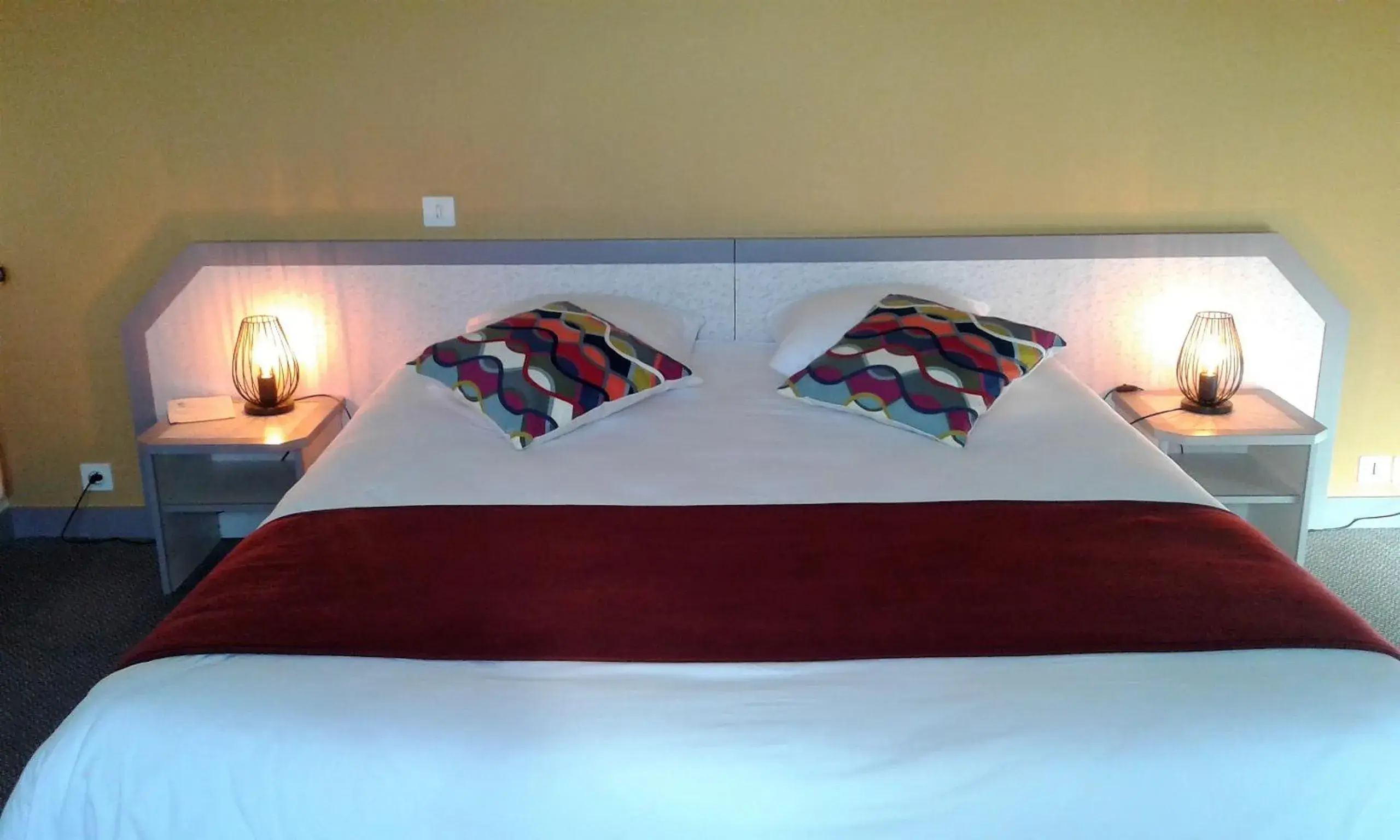 Bed in Hotel Restaurant Le Capricorne