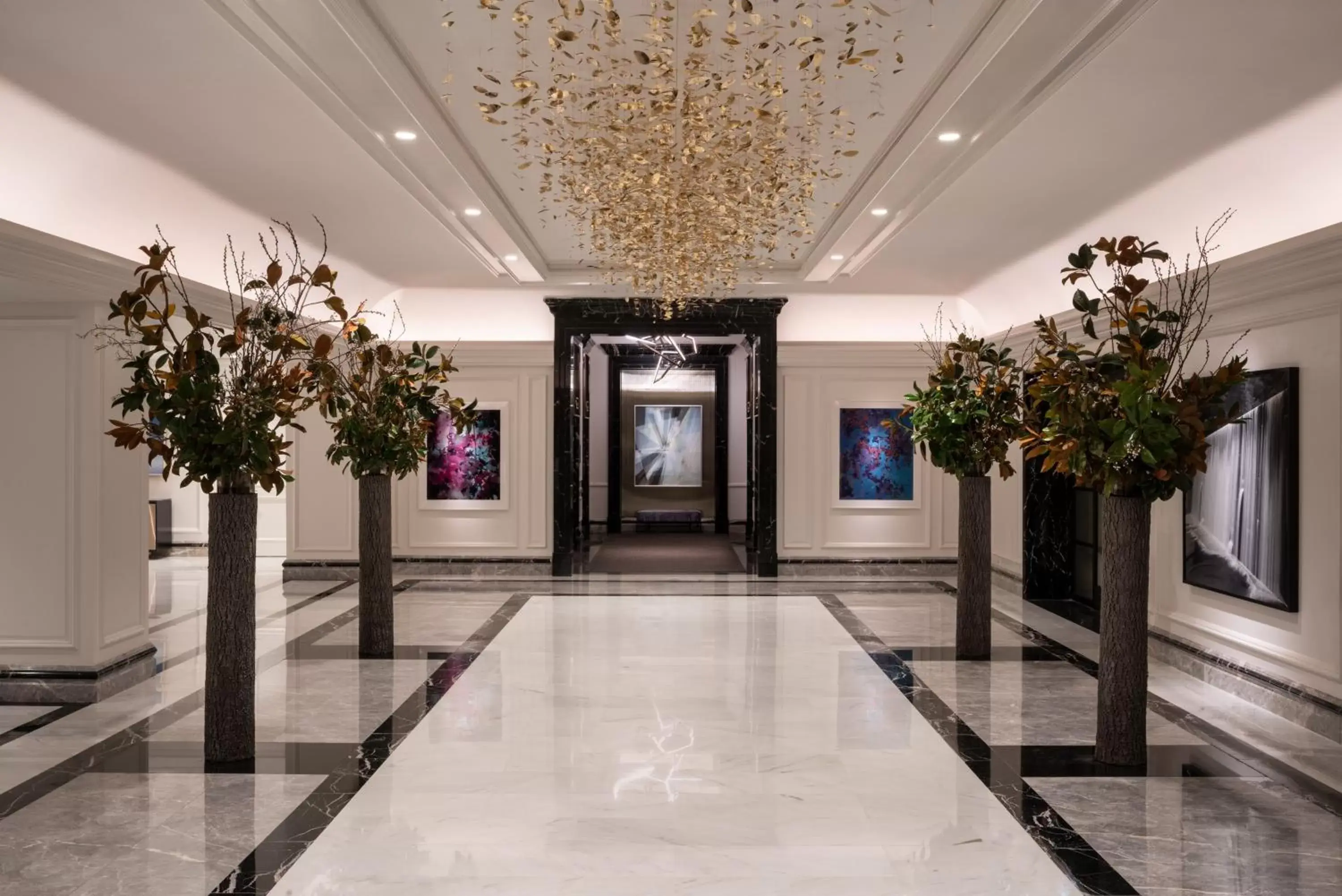 Facade/entrance, Lobby/Reception in Four Seasons Chicago