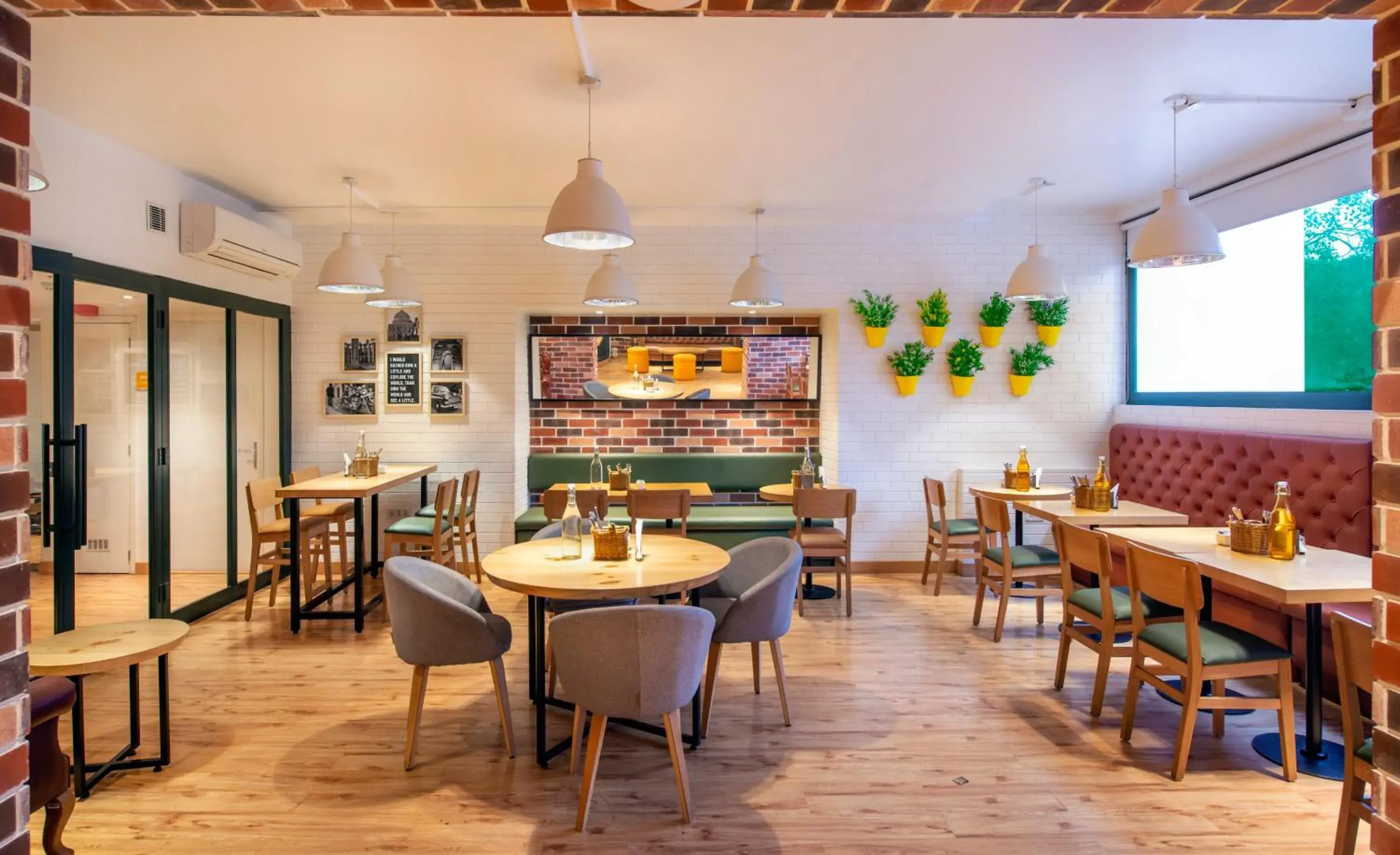 Restaurant/places to eat in bloomrooms @ Janpath Restaurant/places to eat in bloomrooms @ Janpath