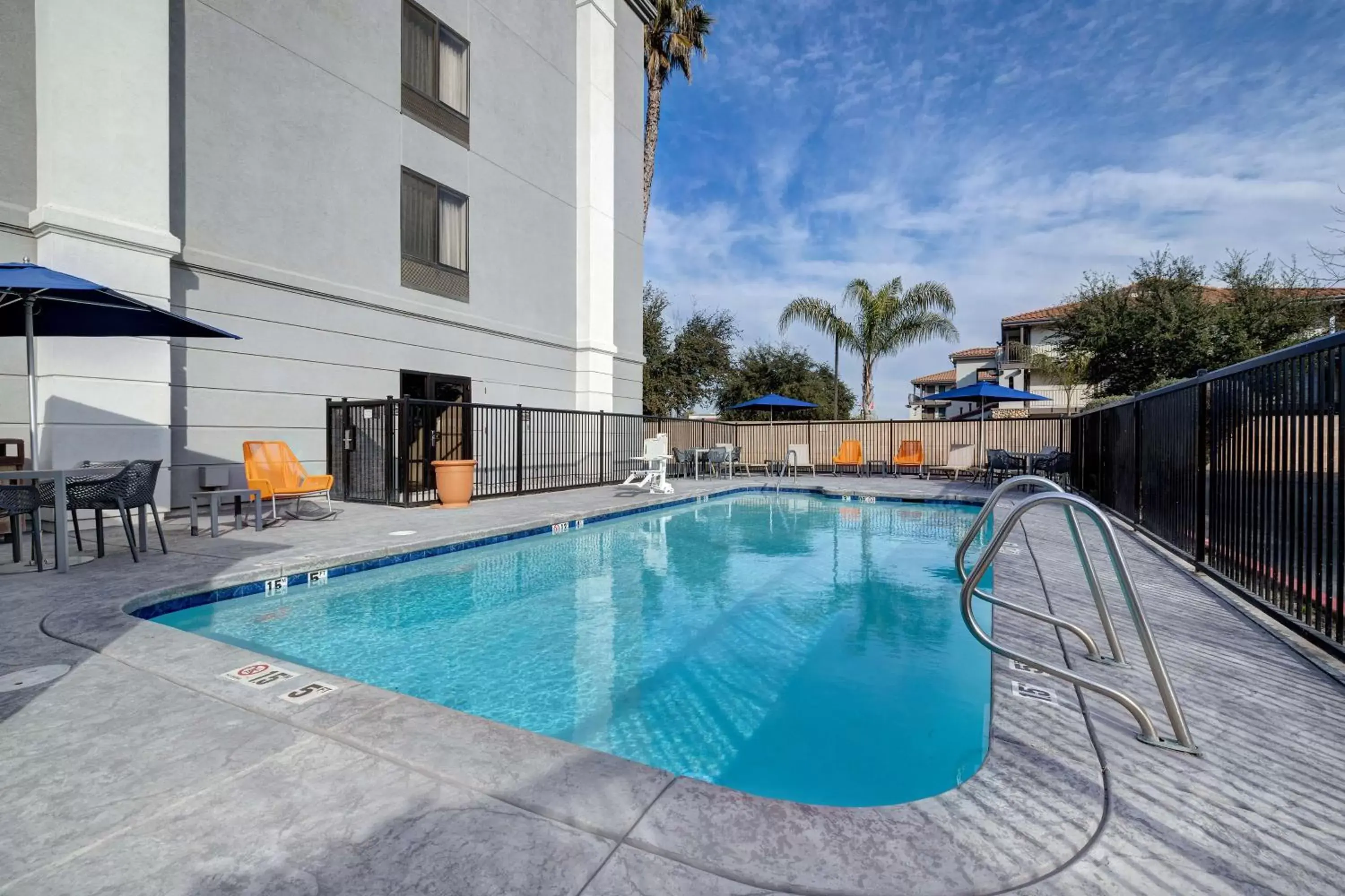 Pool view, Swimming Pool in Hampton Inn & Suites Tulare