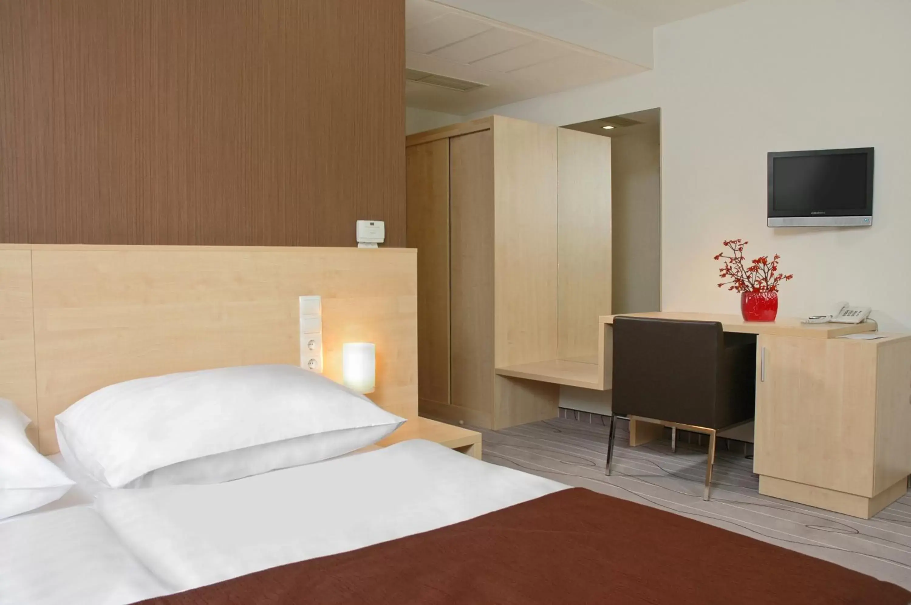Bedroom, Bed in Promenade City Hotel