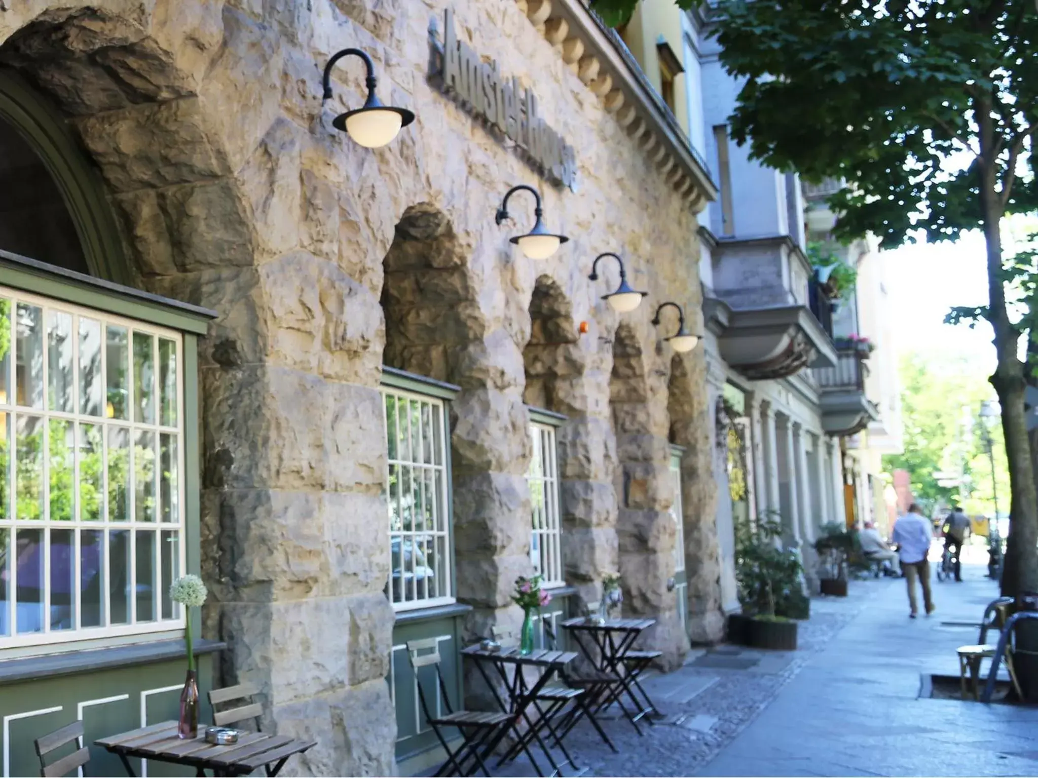 Facade/entrance in Amstel House Hostel