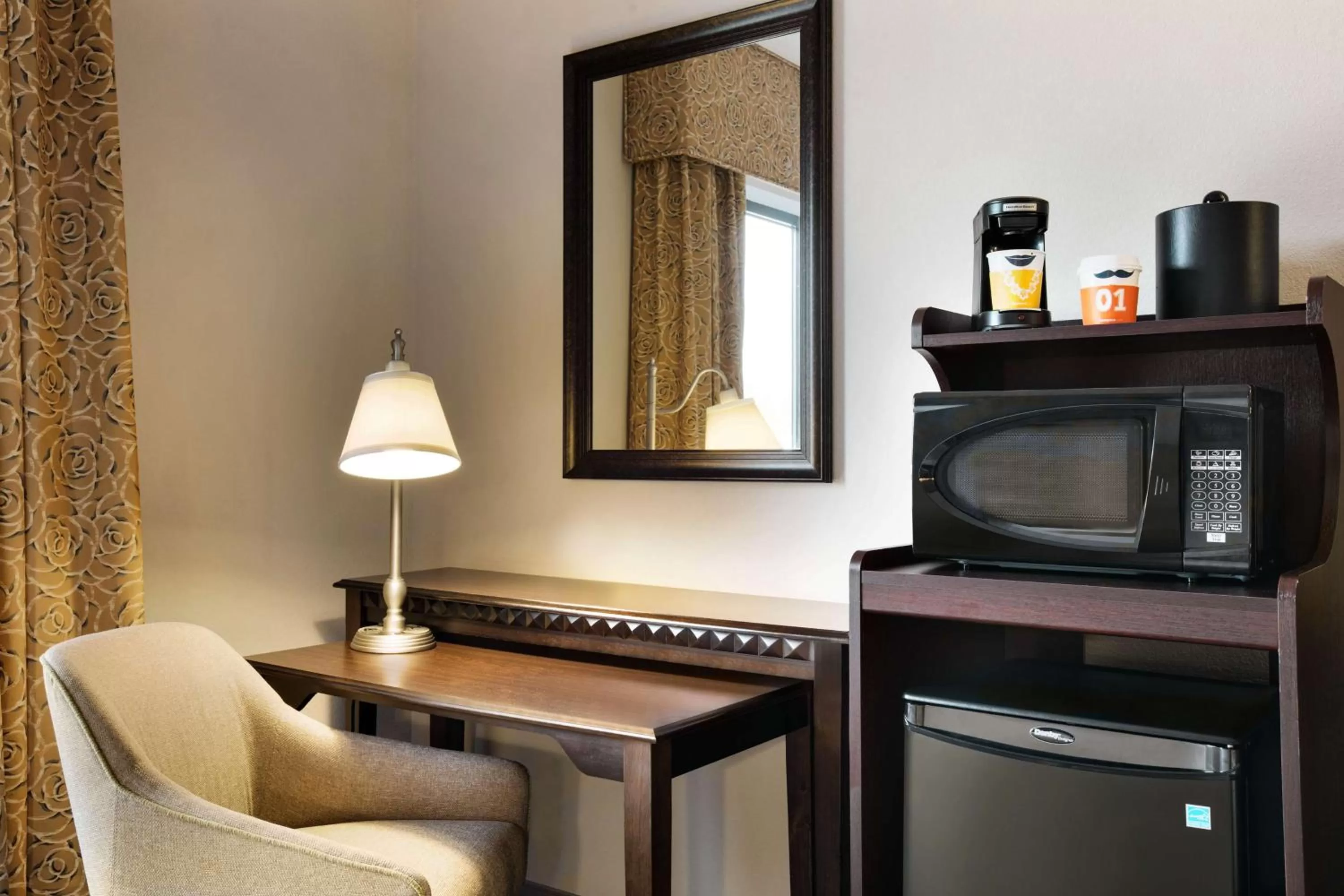 Bedroom in Hampton Inn & Suites Mahwah