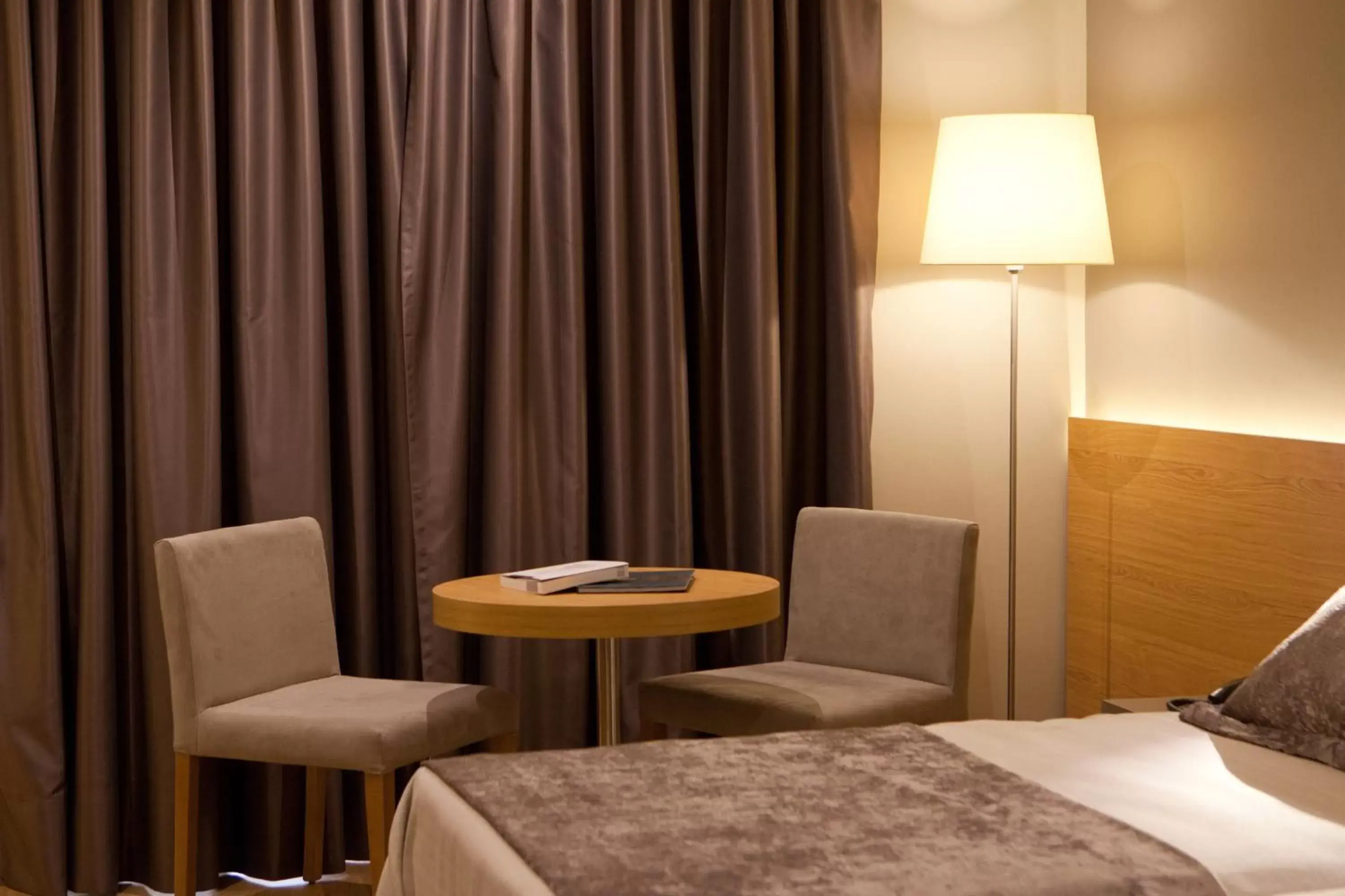 Seating area, Bed in M.A. Hotel Sevilla Congresos Seating area, Bed in M.A. Hotel Sevilla Congresos