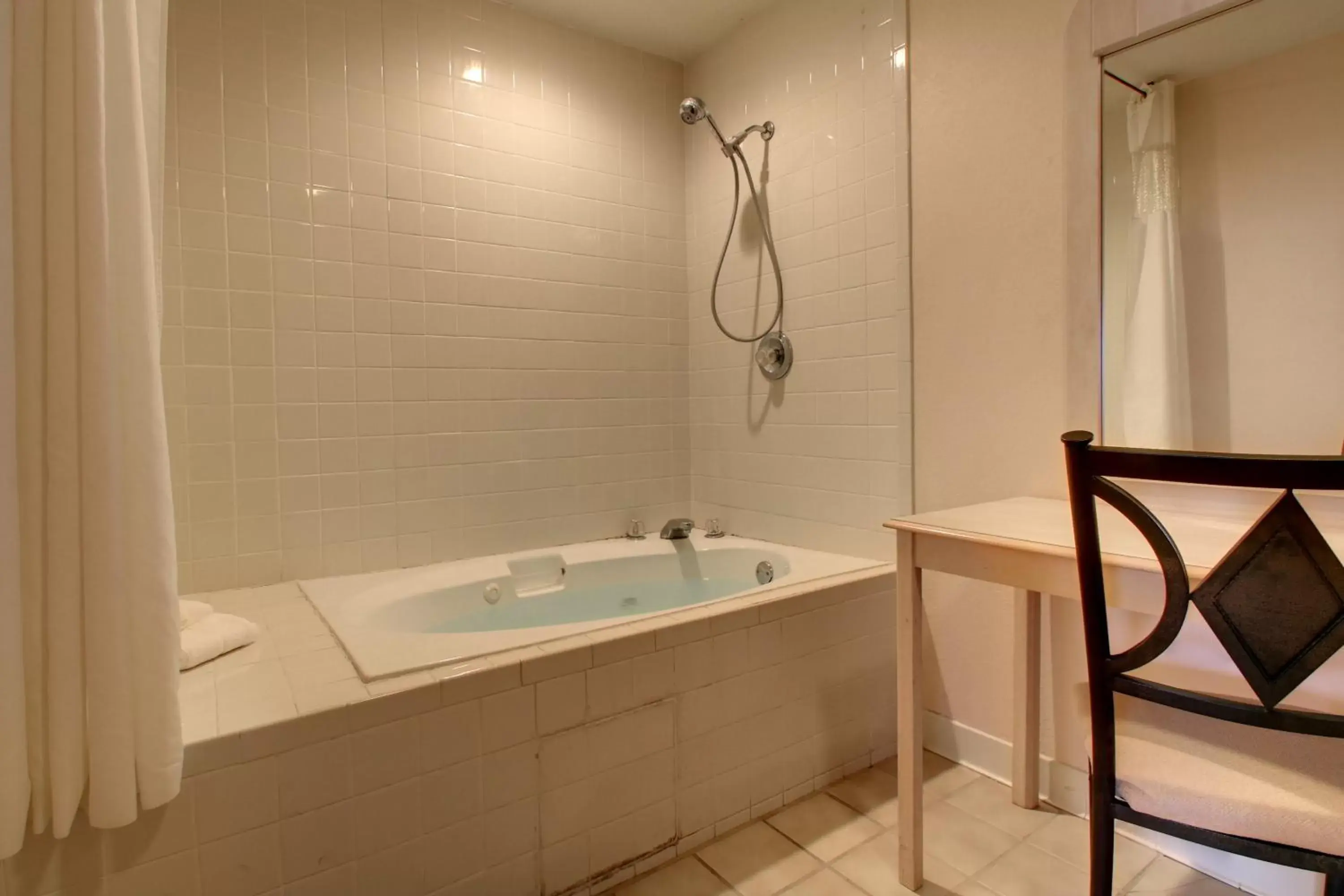 Shower, Bathroom in Key West Inn - Baxley