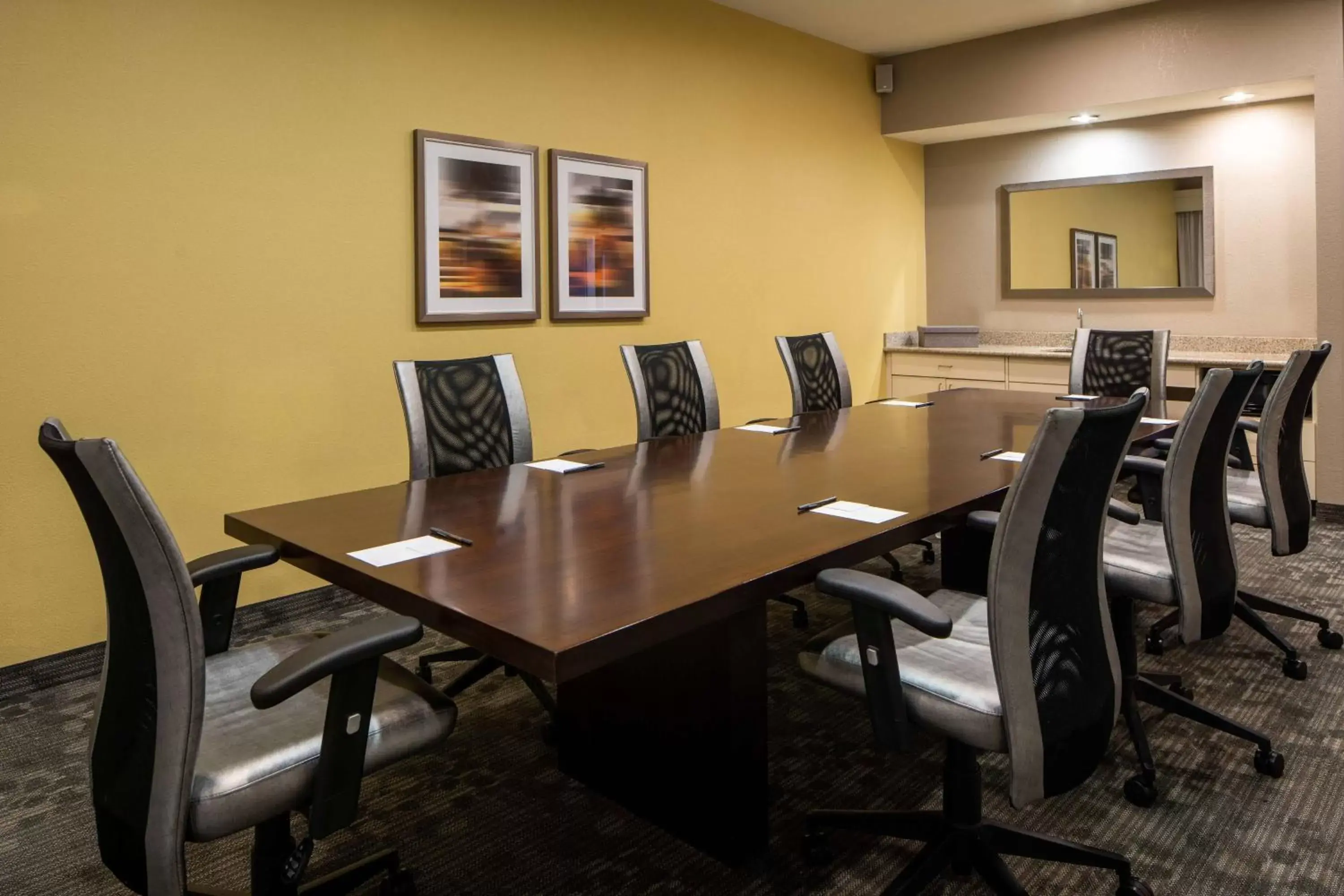Meeting/conference room in Courtyard by Marriott Covington / Mandeville
