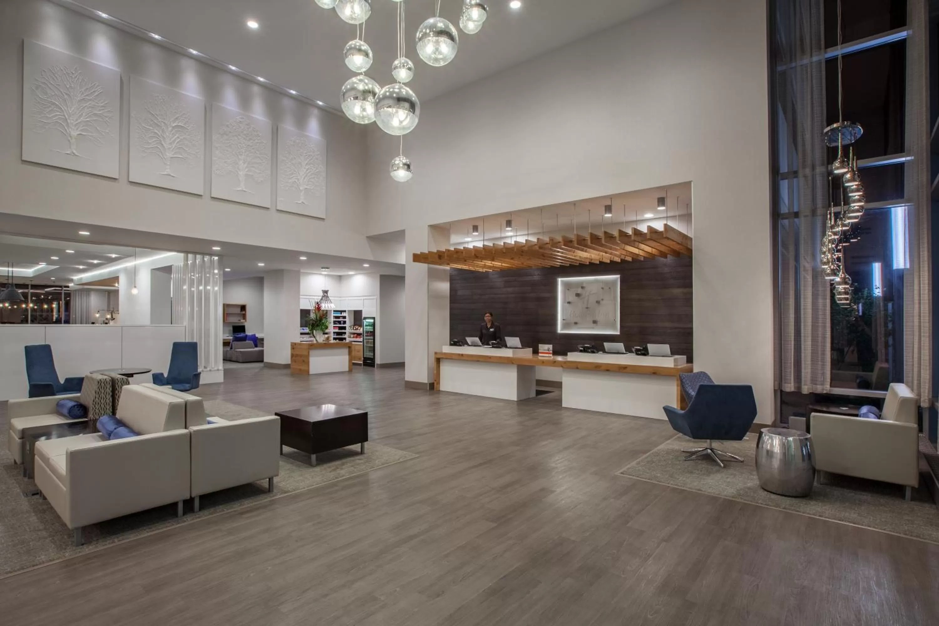 Lobby or reception in Holiday Inn Cleveland Clinic by IHG