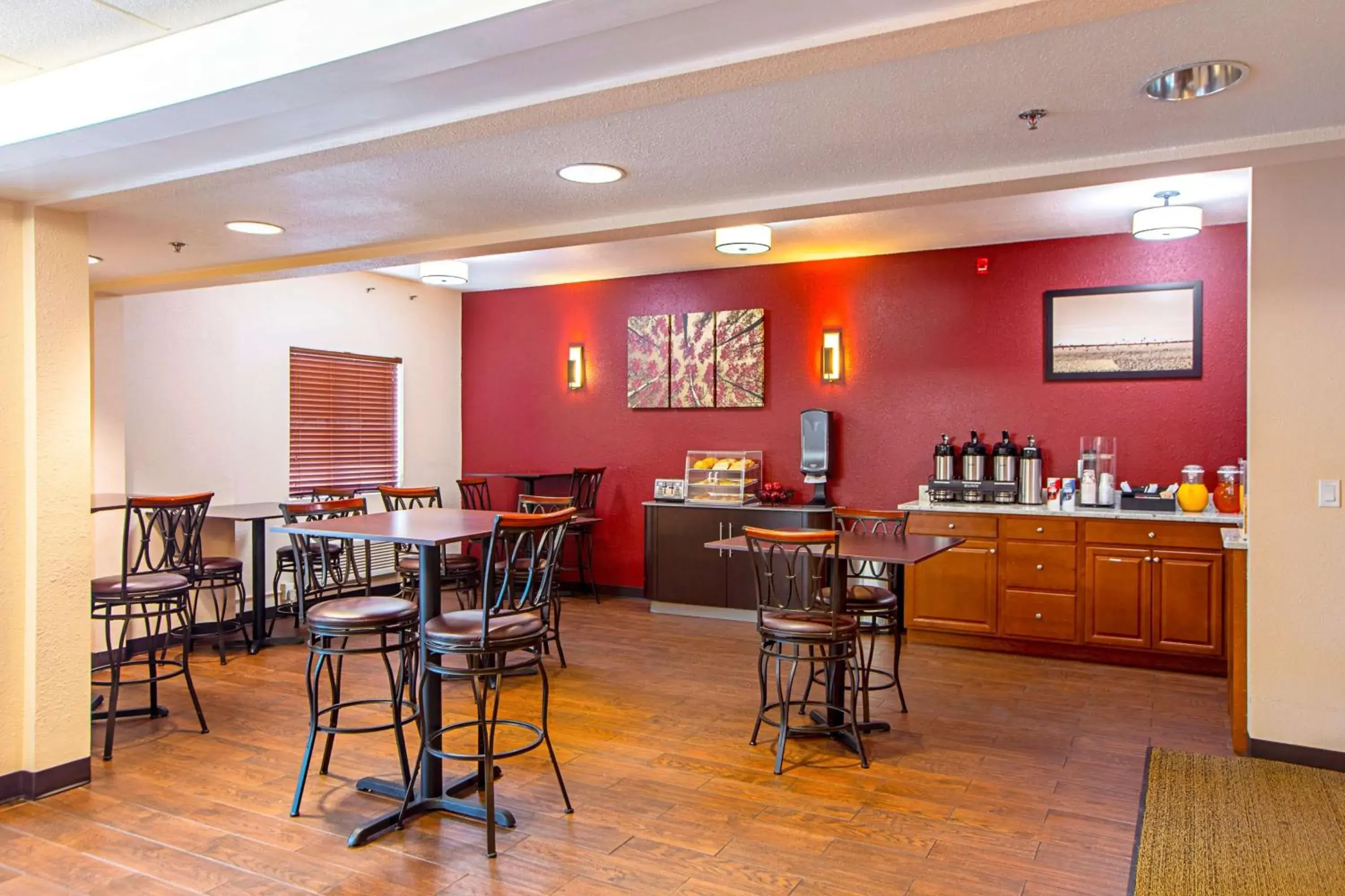 Restaurant/places to eat in Seasons Inn Traverse City Restaurant/places to eat in Seasons Inn Traverse City